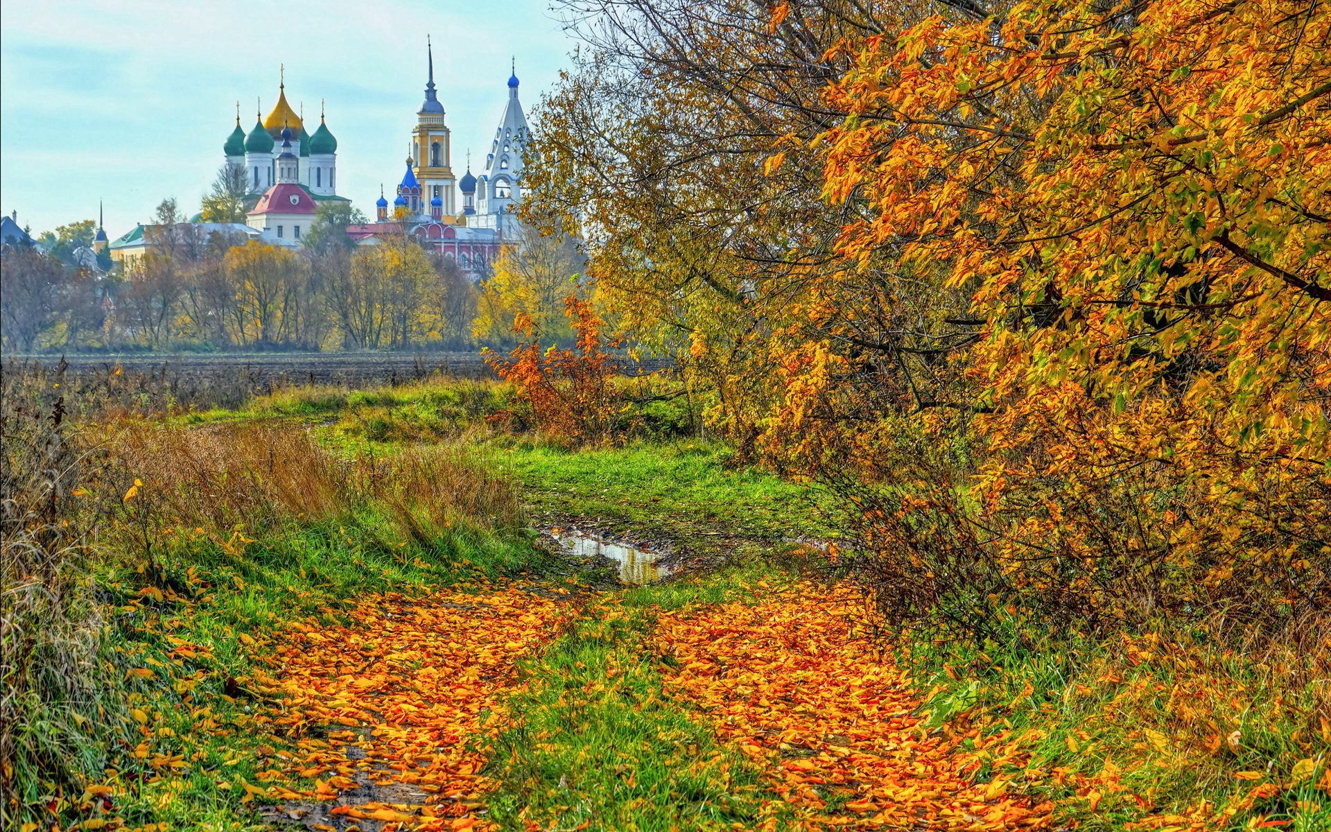 Handy-Wallpaper Kolomna, Städte, Tempel, Bäume, Russland, Herbst kostenlos herunterladen.