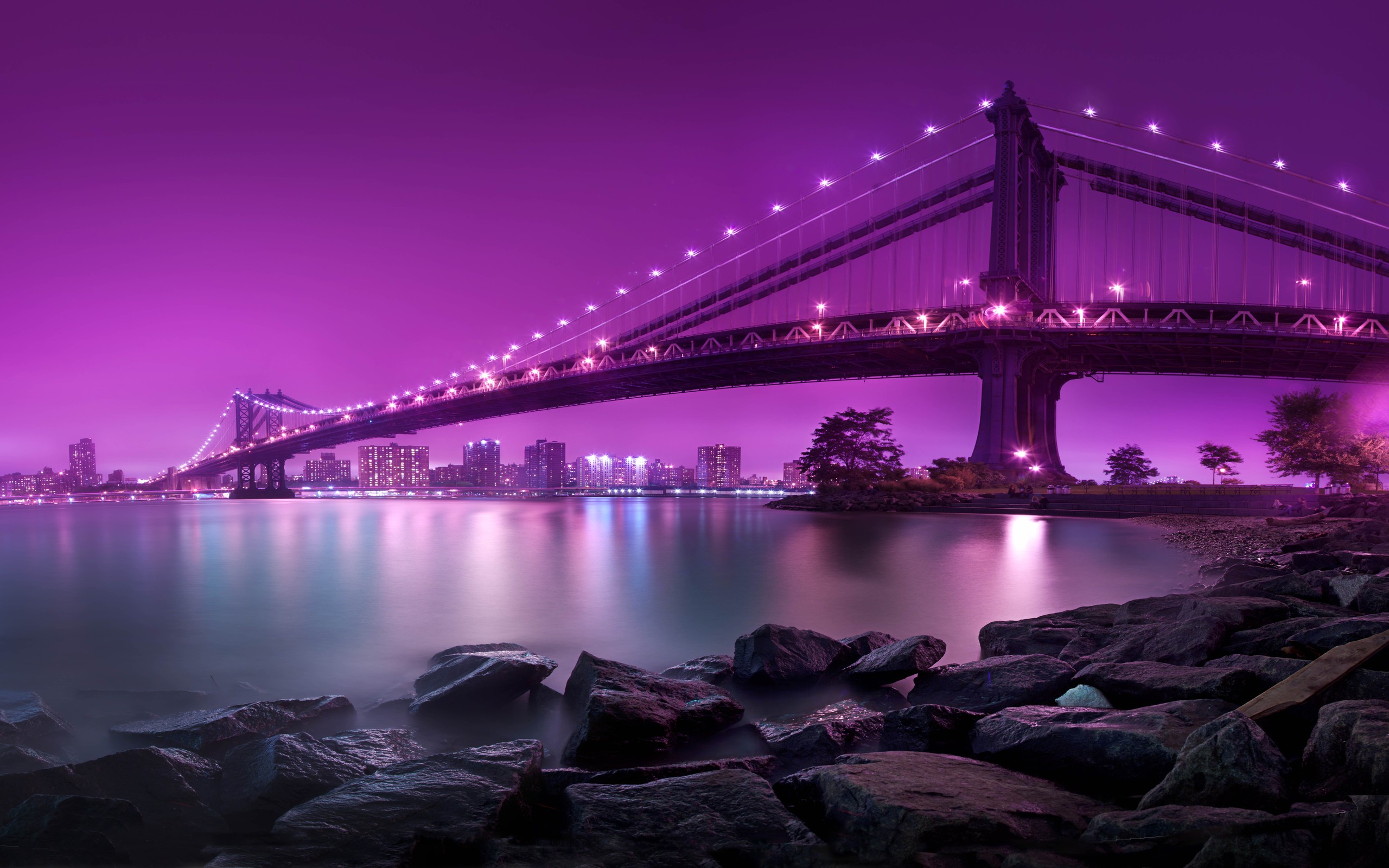 1449005 免費下載壁紙 人造, 曼哈顿大桥, 城市, 夜晚, 紫色的, 河 屏保和圖片