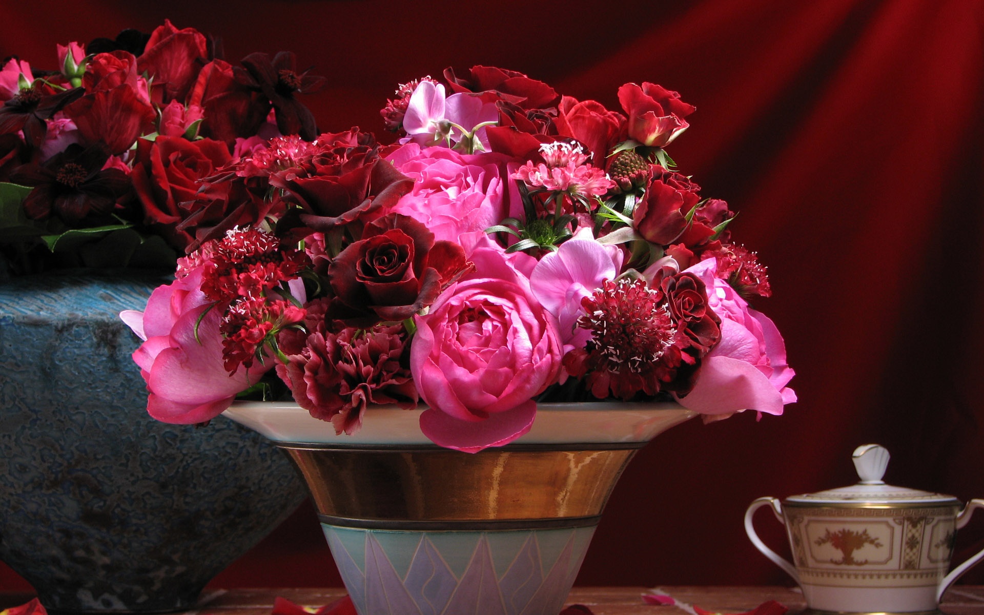 免费下载插花, 红花, 粉红色的花, 人造手机壁纸。
