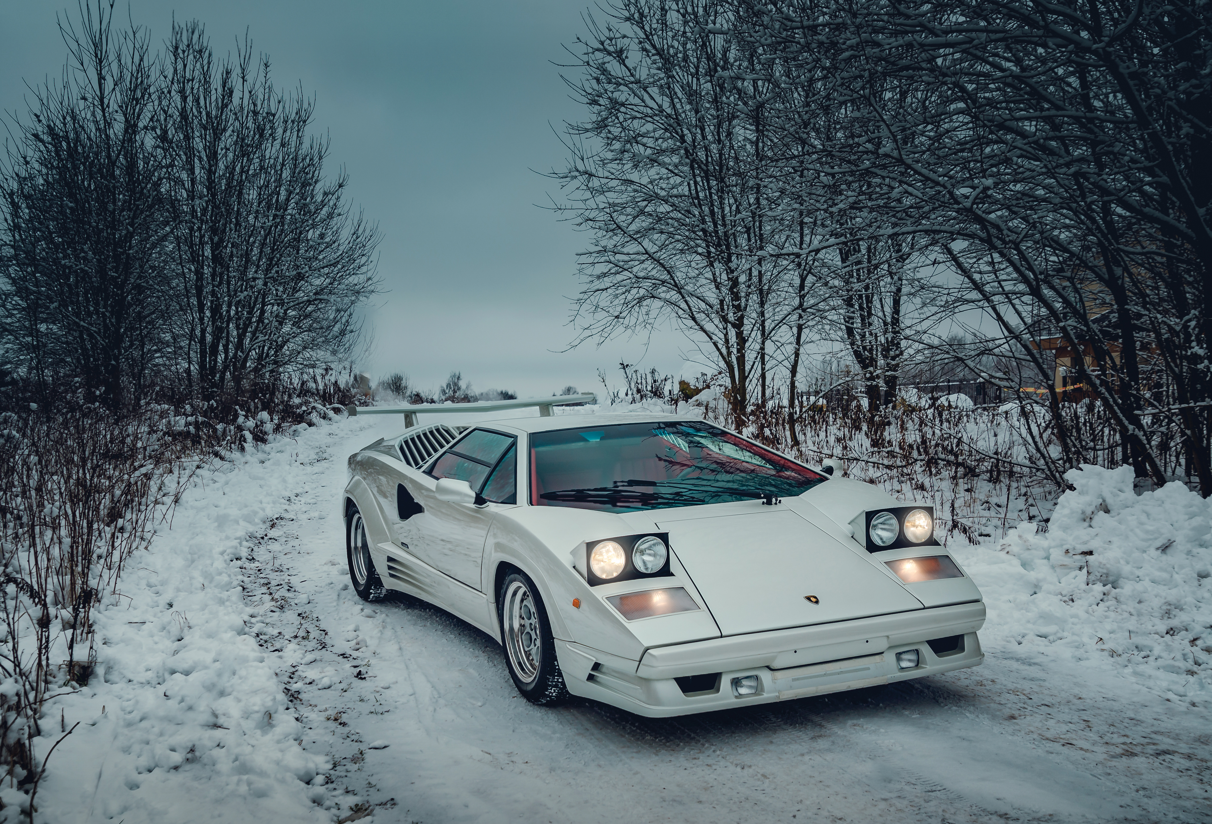 Lamborghini Countach в снегу