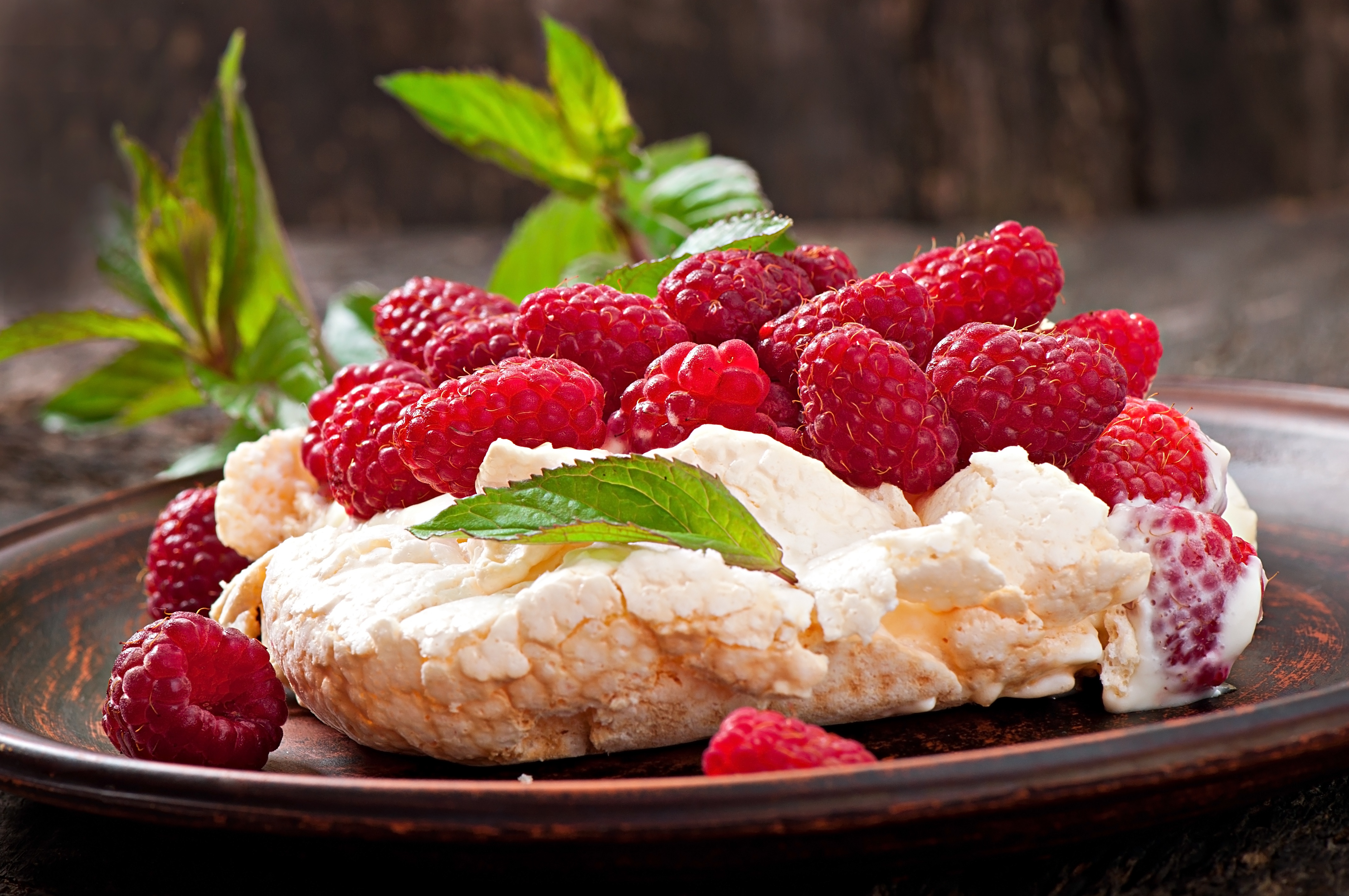 food, dessert, berry, meringue, pavlova, raspberry Smartphone Background
