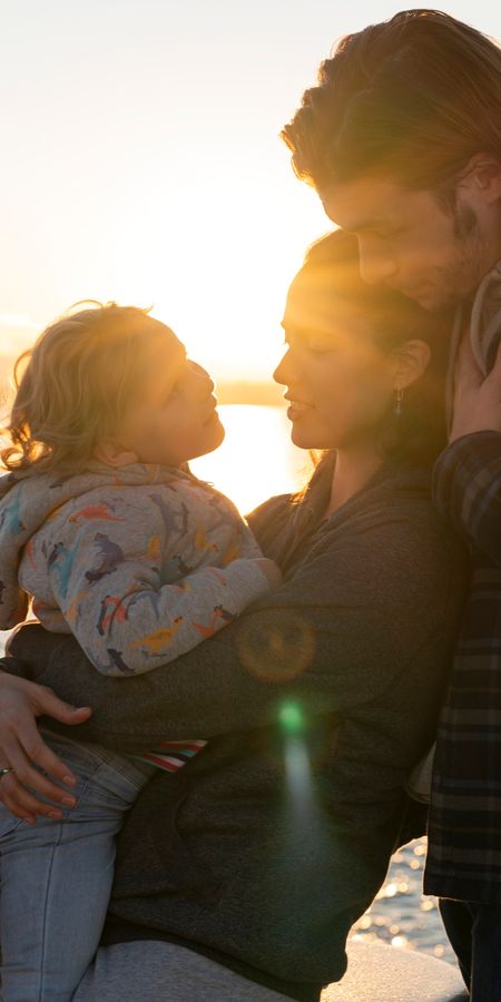 Рассказы одиноких мам. Мама: история настоящей любви.. Margaret Qualley with mother.