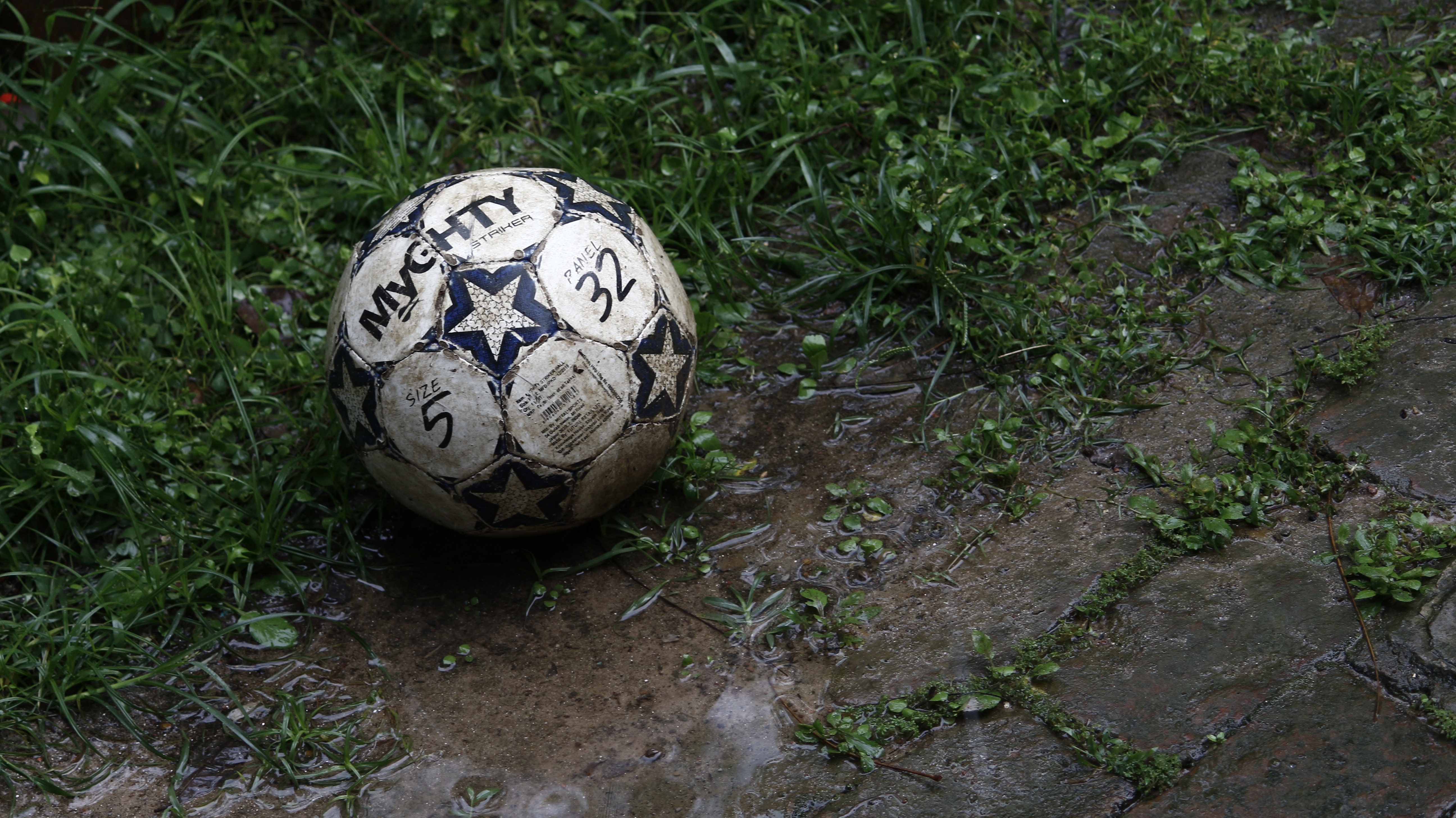 Full HD Wallpaper football, sports, grass, ball, mud, dirt