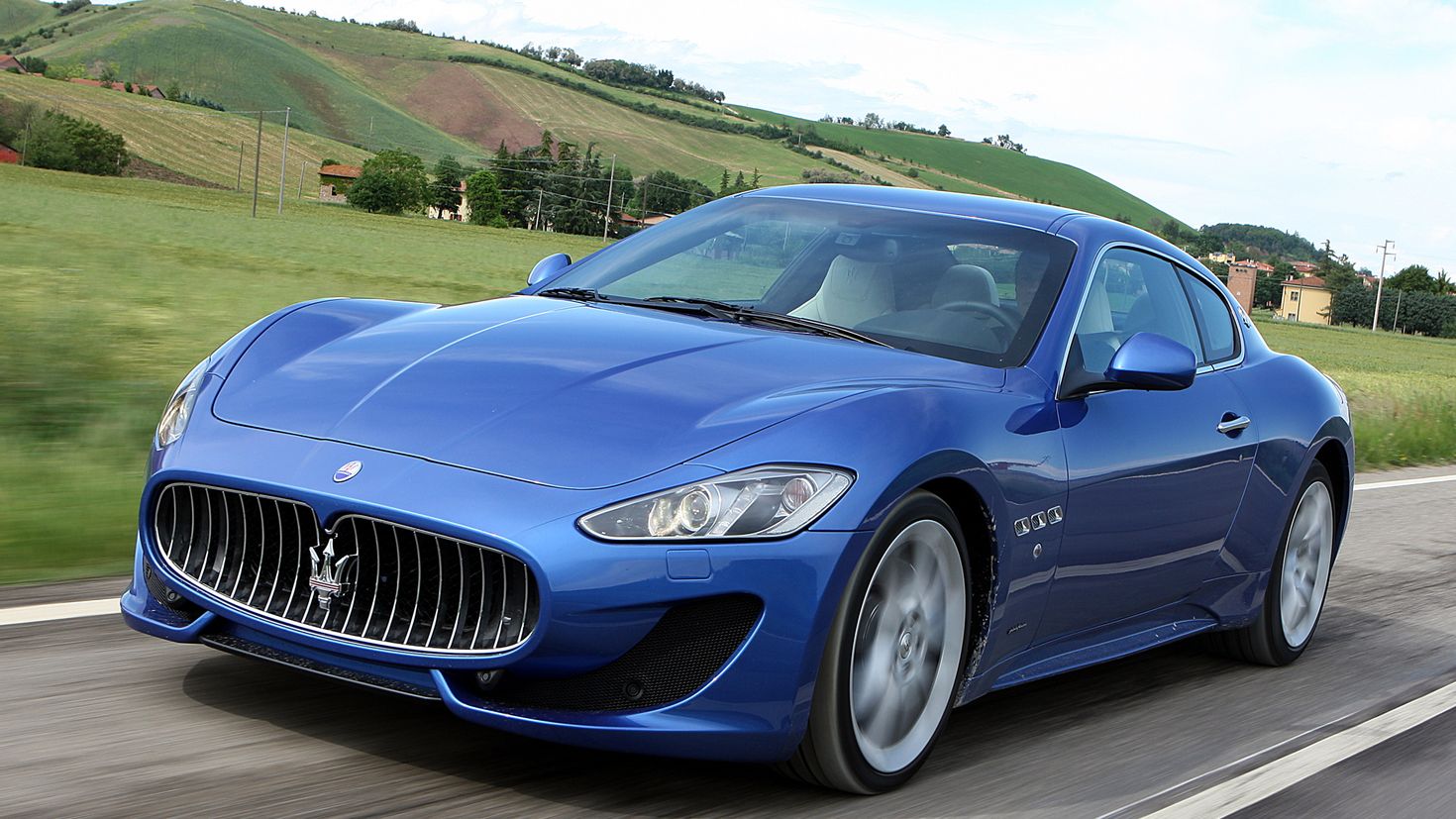 Миняя. Maserati GRANTURISMO синий. Мазерати Гранд Туризмо 2008 синего сапфира. Мазерати Гран Туризмо золотой цвет. Мазератти небесно голубой.