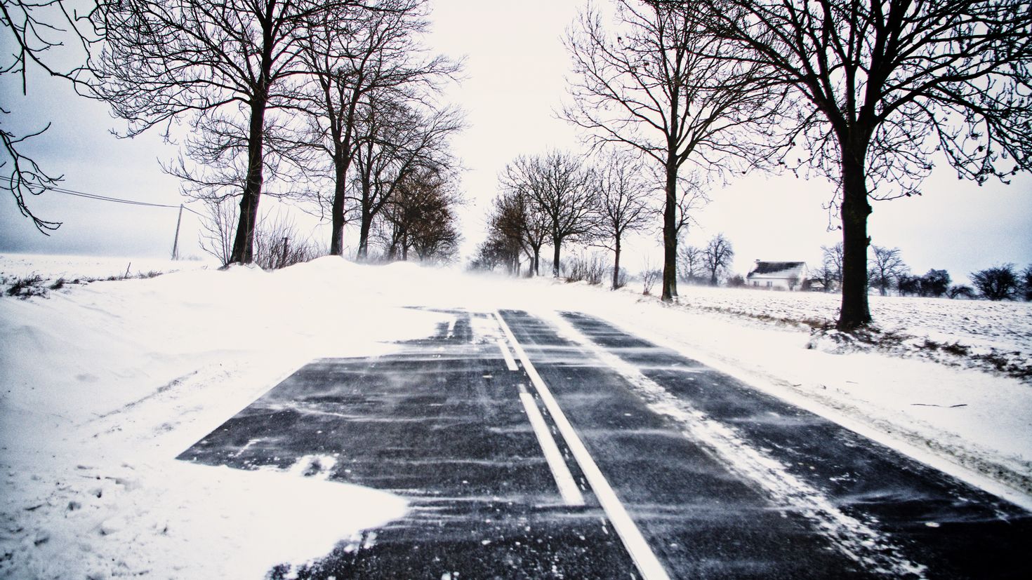 Дорога без снега. Зимняя дорога. Снегопад на дороге. Заснеженная дорога. Зимняя дорога в городе.
