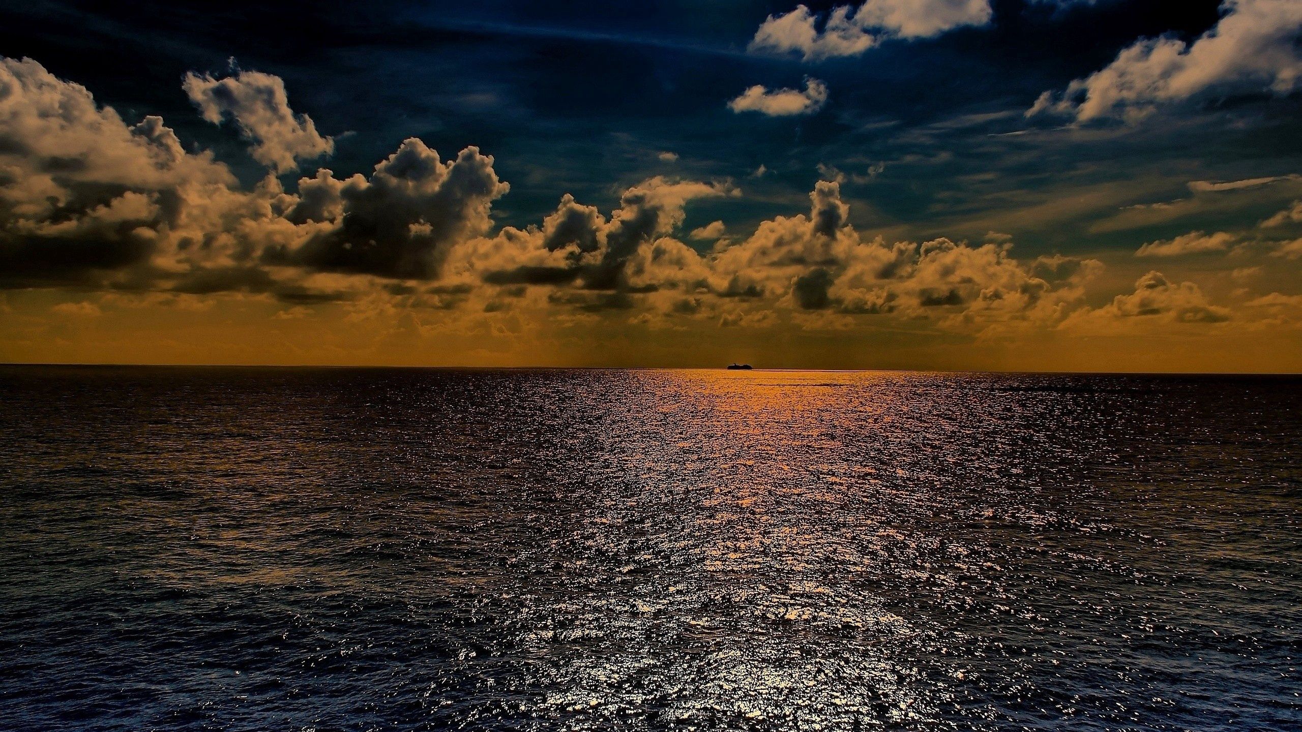 sea, it's beautiful, light, nature, sky, summer, horizon, shine, handsomely Smartphone Background