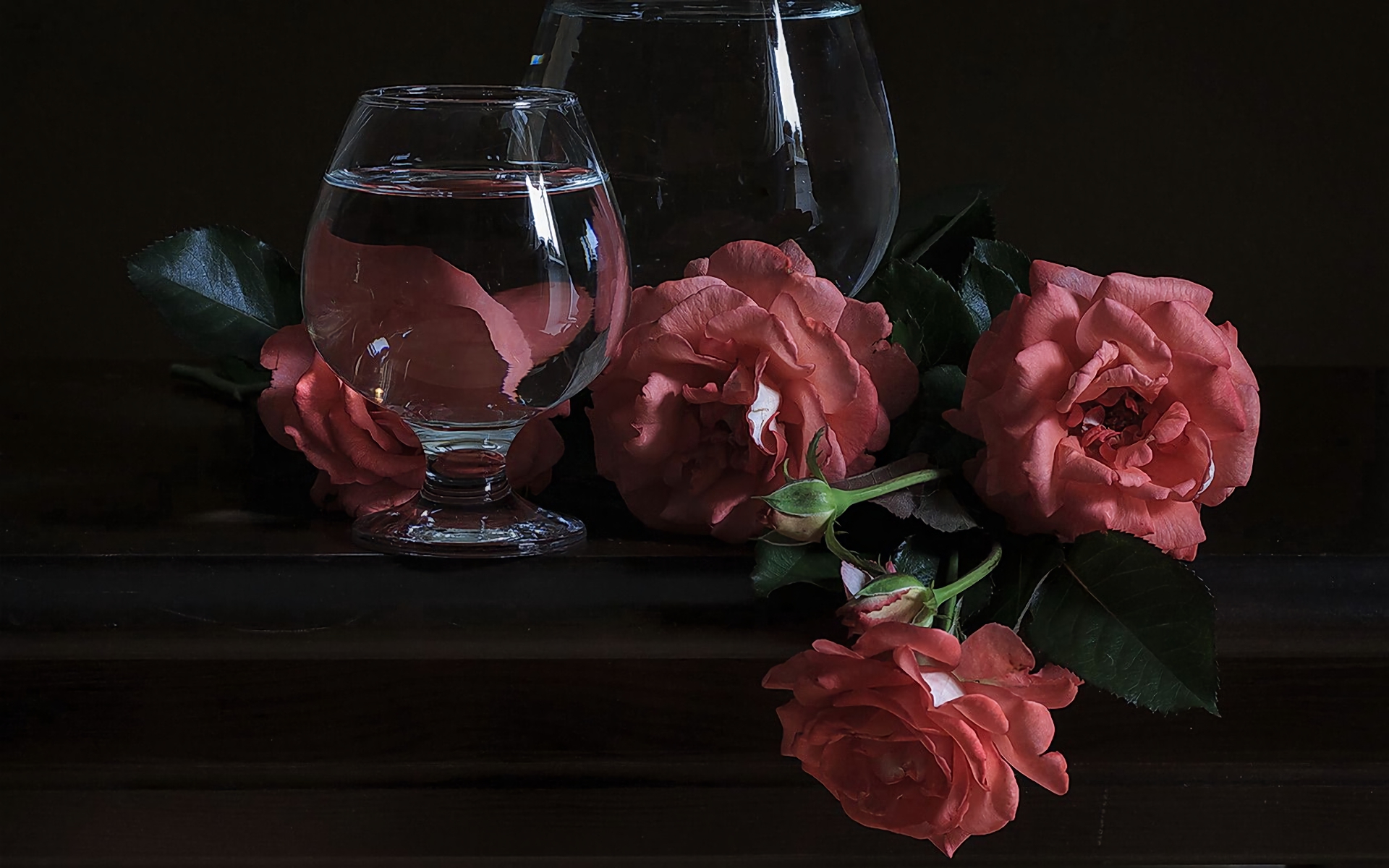 («Розы в Хрустальном бокале»; 1882—1883; Глазго, собрание ГАУ). Мане