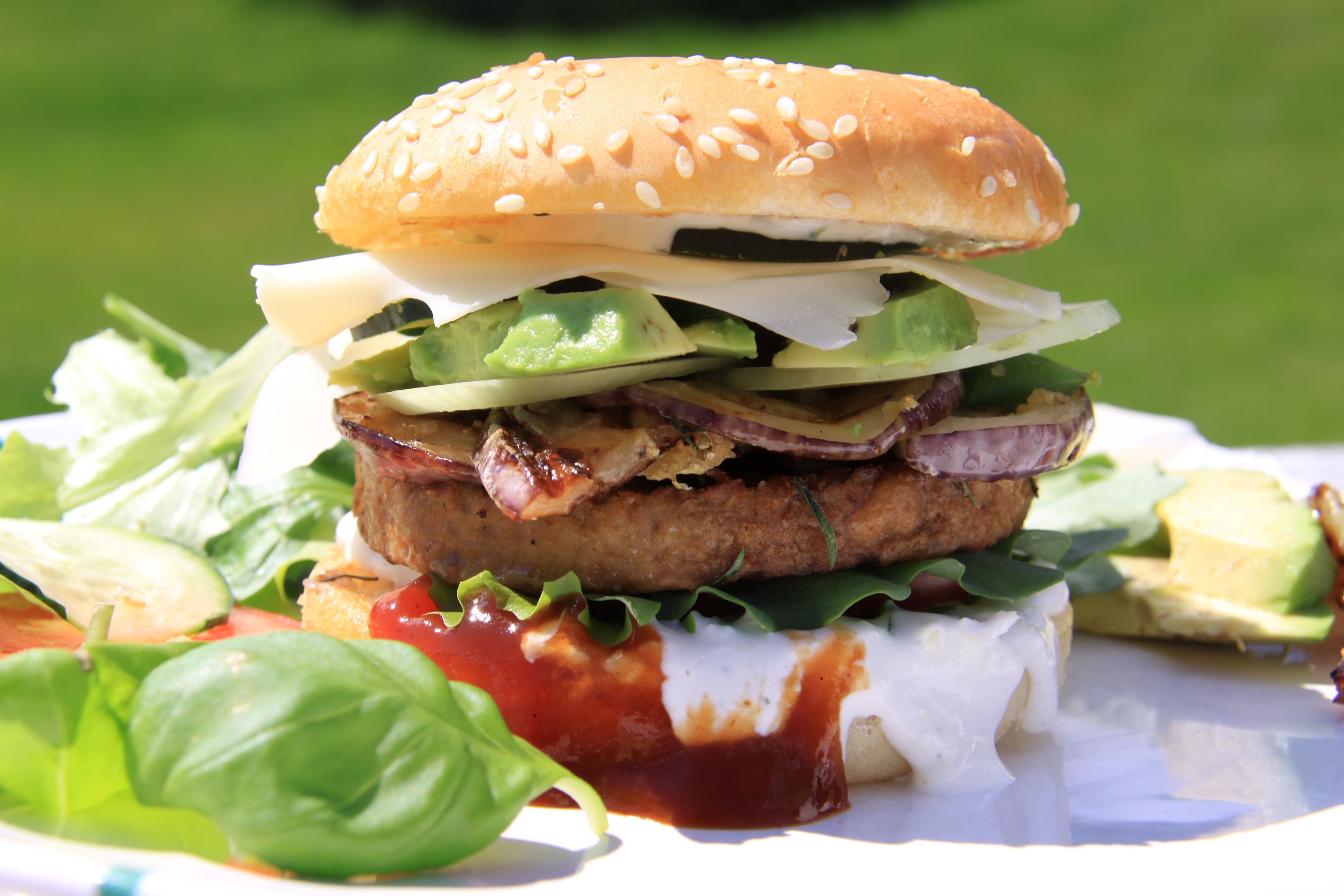 749952 télécharger le fond d'écran salade, nourriture, burger, hamburger, déjeuner, repas - économiseurs d'écran et images gratuitement