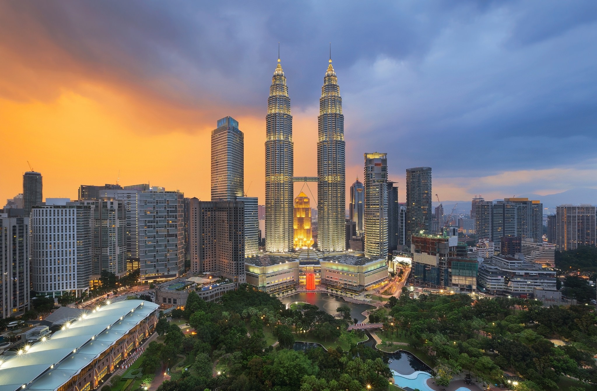 459739 скачать картинку города, сделано человеком, куала лумпур, здание, город, малайзия, башни петронас, небоскрёб - обои и заставки бесплатно