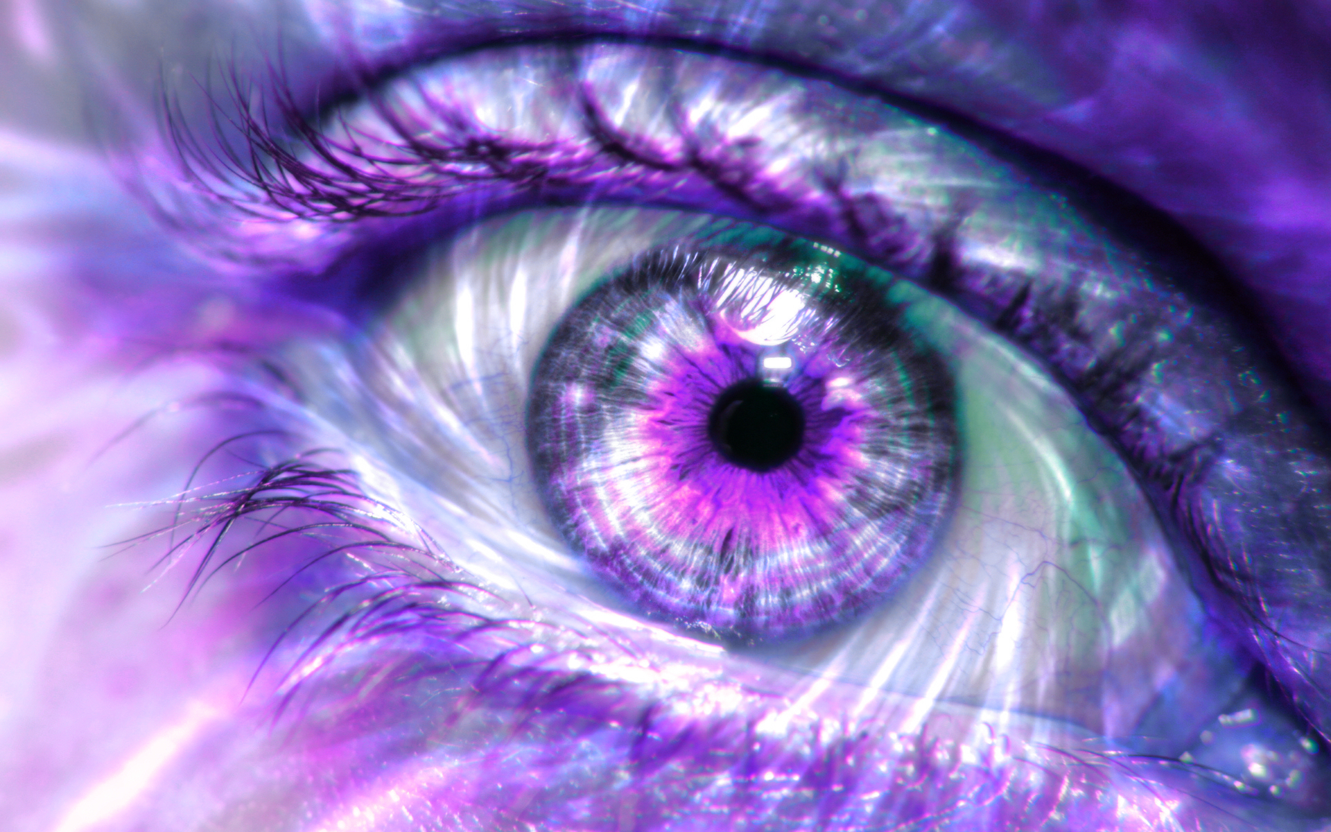 Красивые фиолетовые глаза