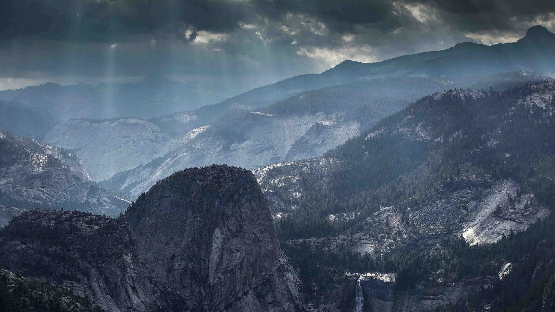 PCデスクトップに輝く, 光, 自然, 霧, スカイ, 山脈画像を無料でダウンロード