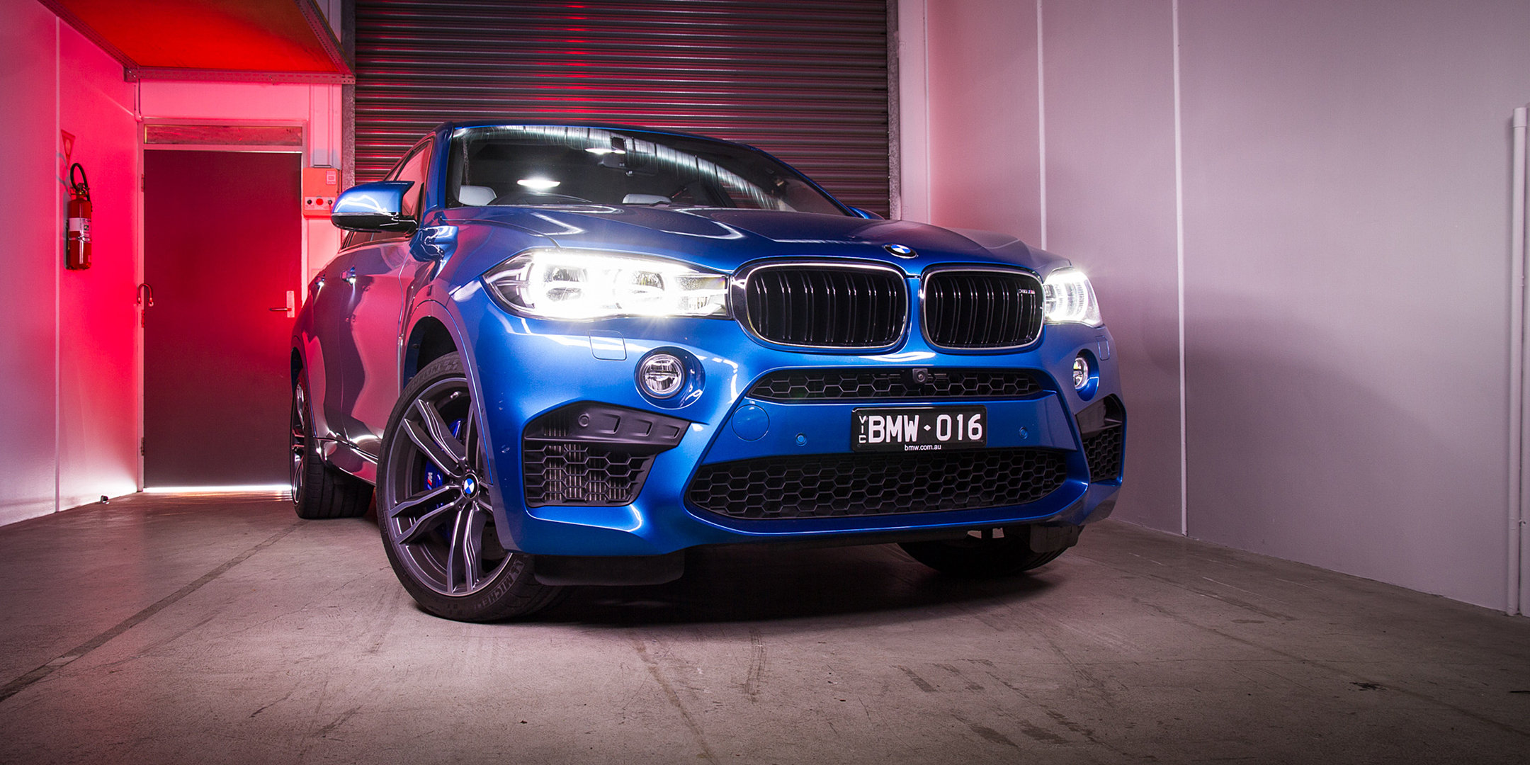 Синий x6. F86 BMW. BMW x6 f86. BMW x6m 2015.