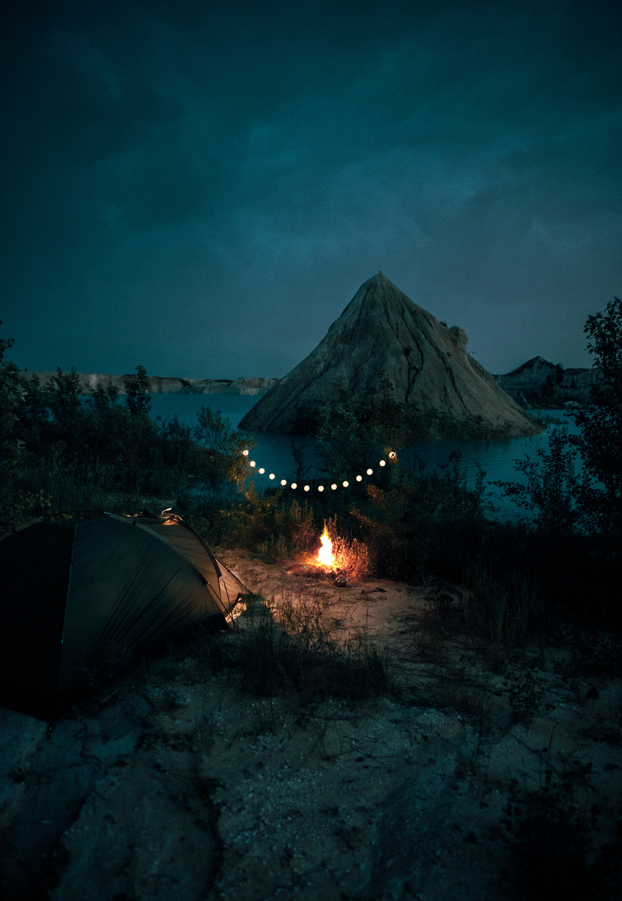 campsite, camping, bonfire, nature, rocks, garland, tent 4K Ultra