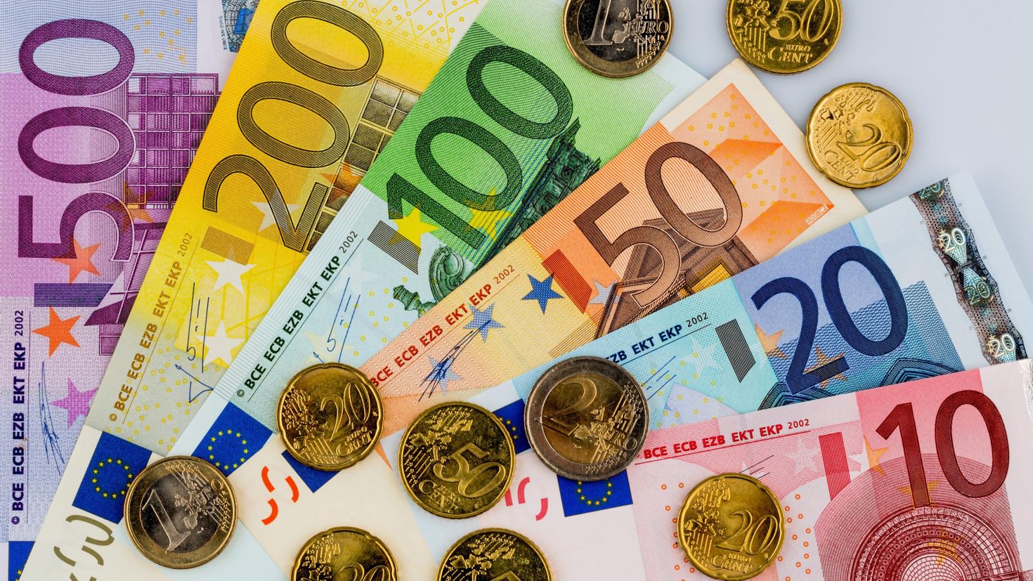 Иностранная валюта евро. Деньги евро. Евро валюта. Банкноты евро. Евро купюры и монеты.