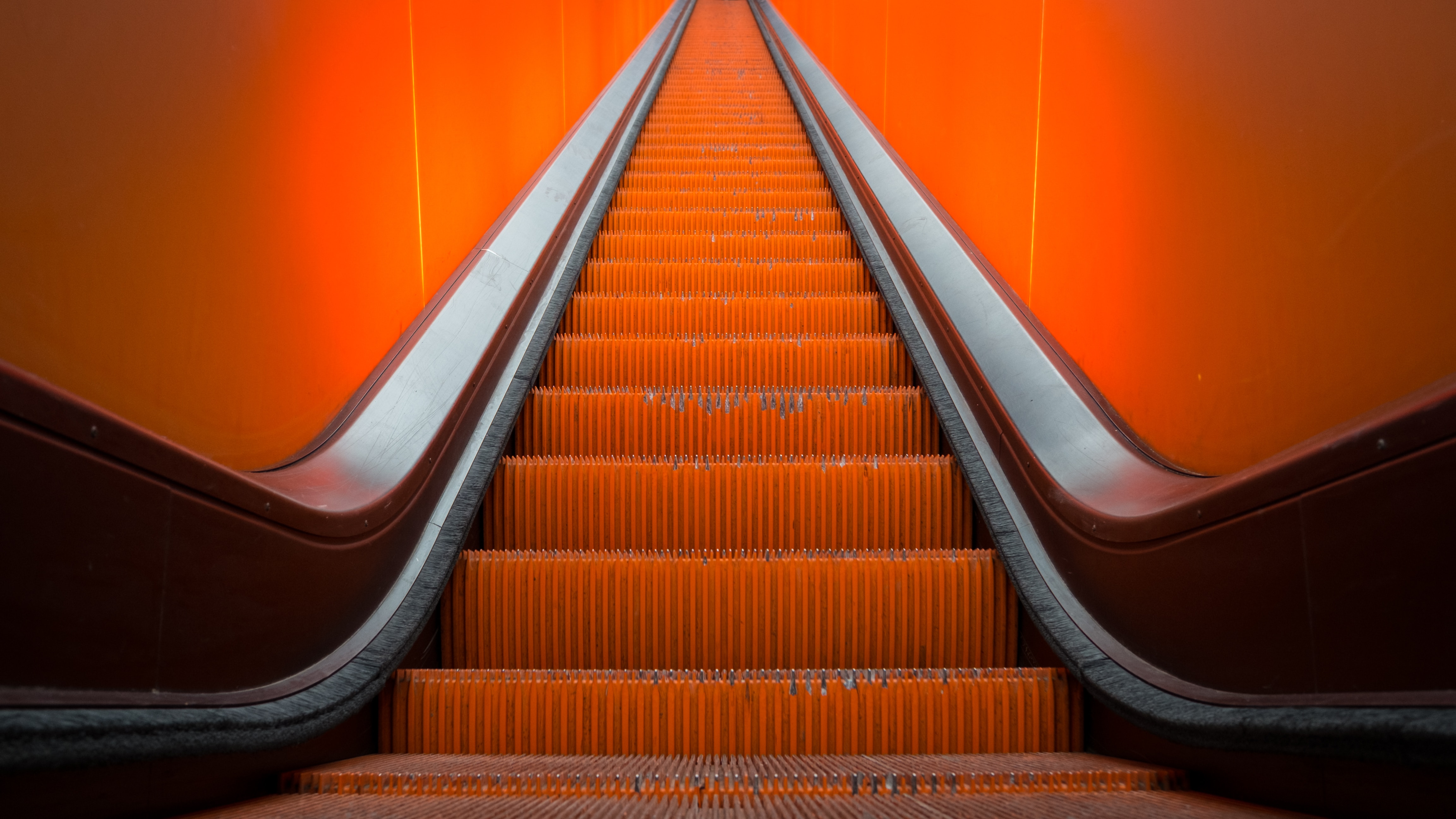 Оранжевая лестница