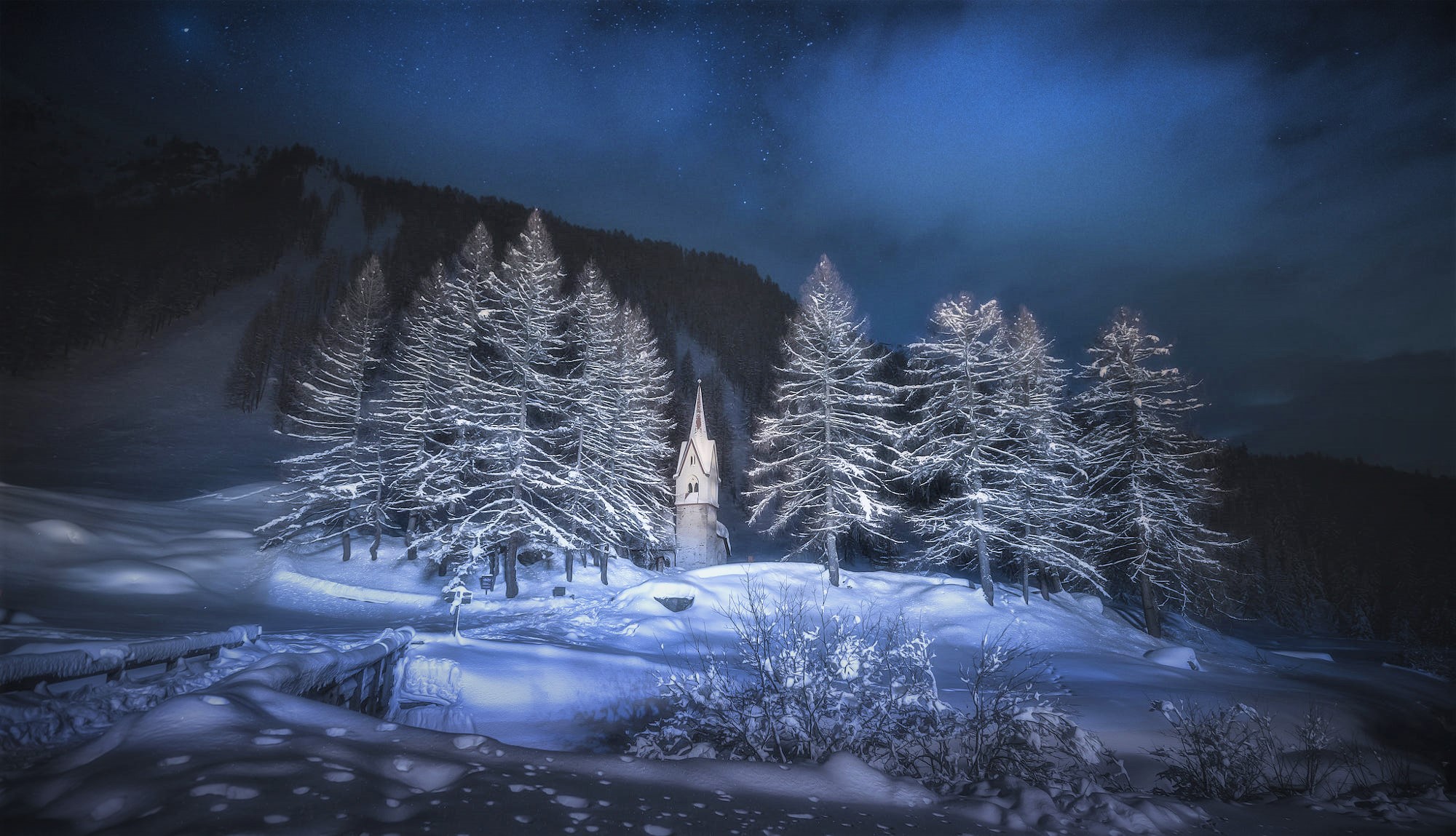 Холодная ночь читать. Холодная зимняя ночь. Зимняя ночь Эстетика. Ночной зимний лес Эстетика. Белое на снегу ночью арт.