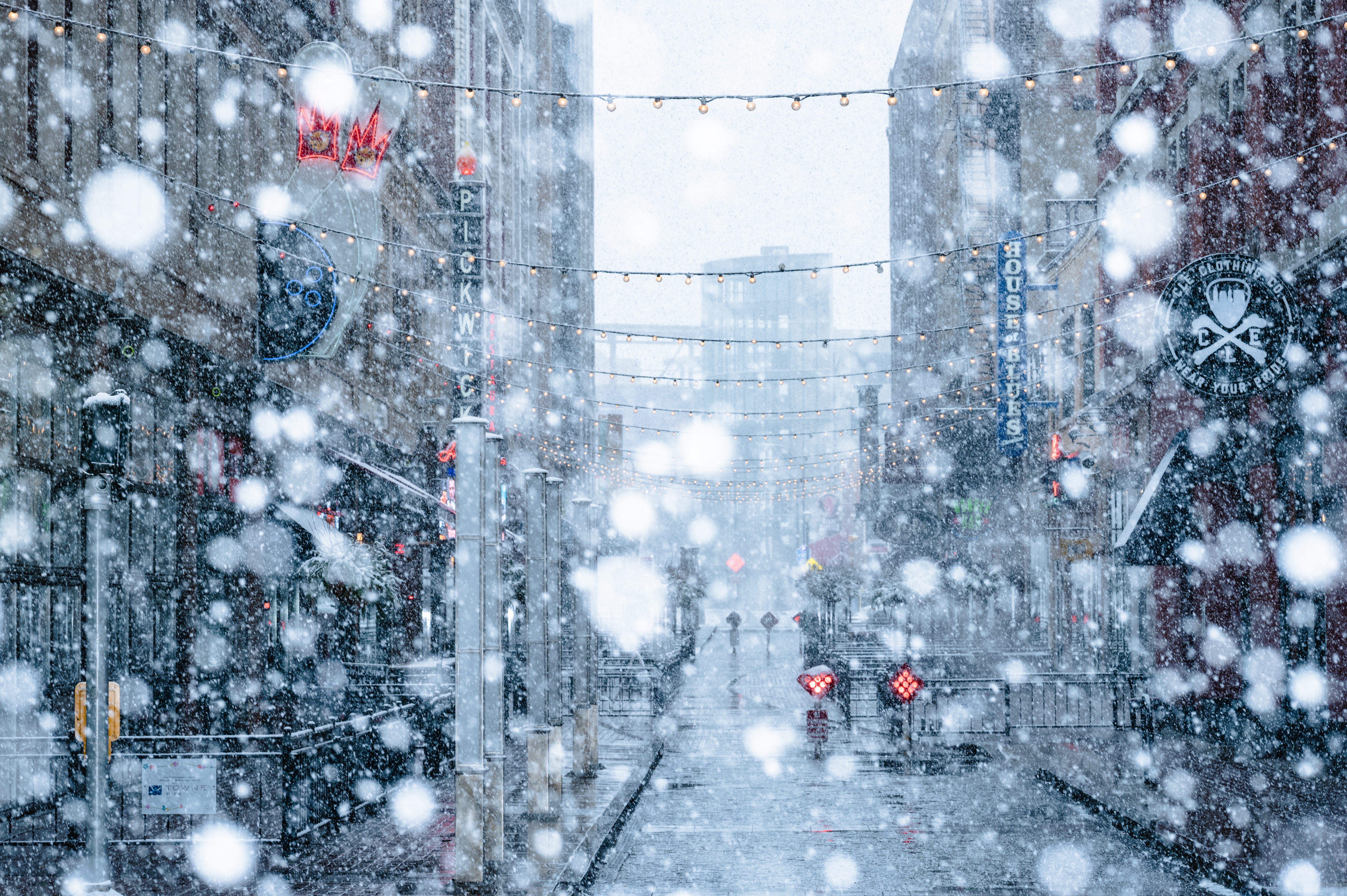 Download mobile wallpaper Snowfall, City, Cities, Snow, Winter, Street for free.