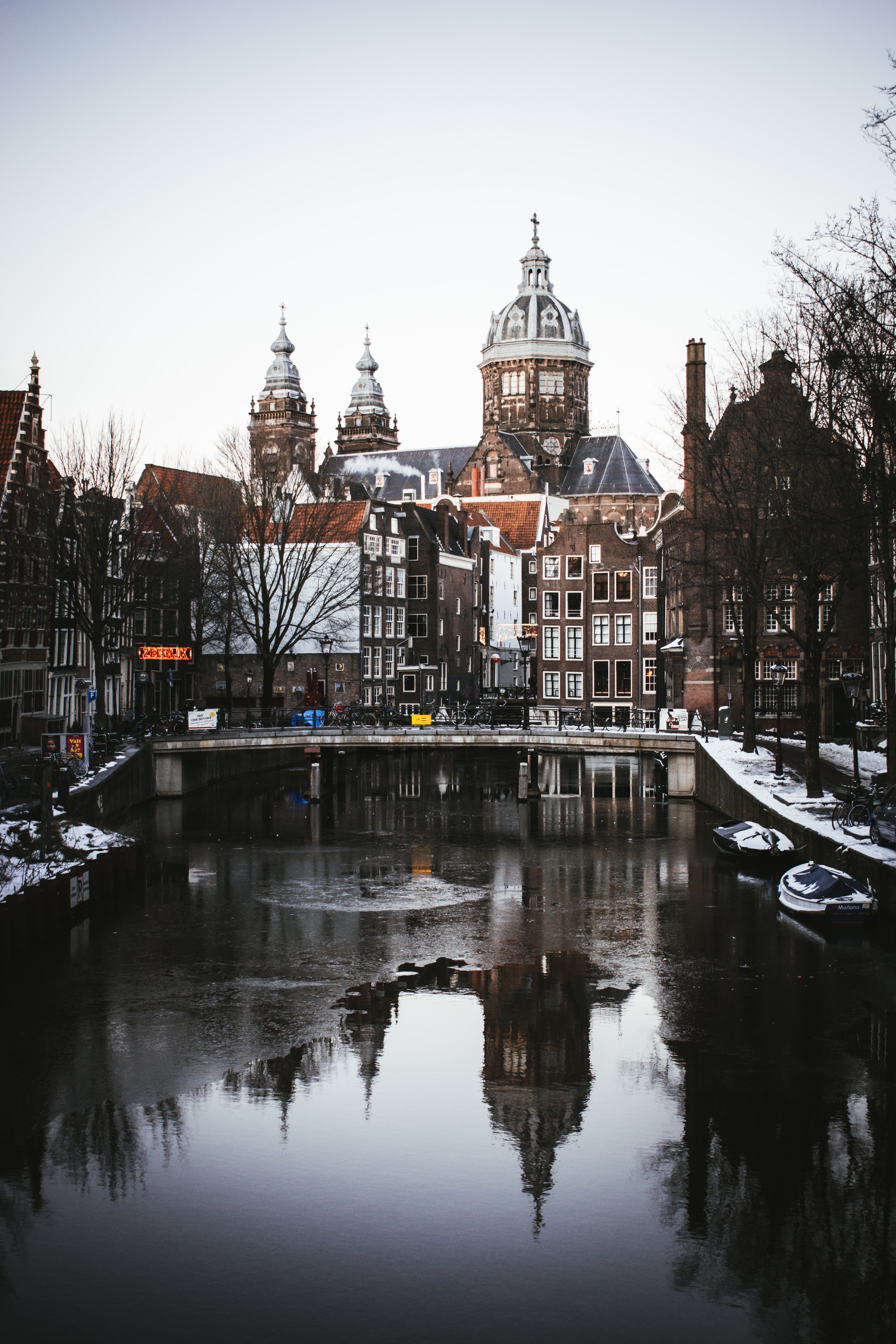86197 descargar fondo de pantalla amsterdam, ciudades, ríos, arquitectura, ciudad, edificio, reflexión: protectores de pantalla e imágenes gratis