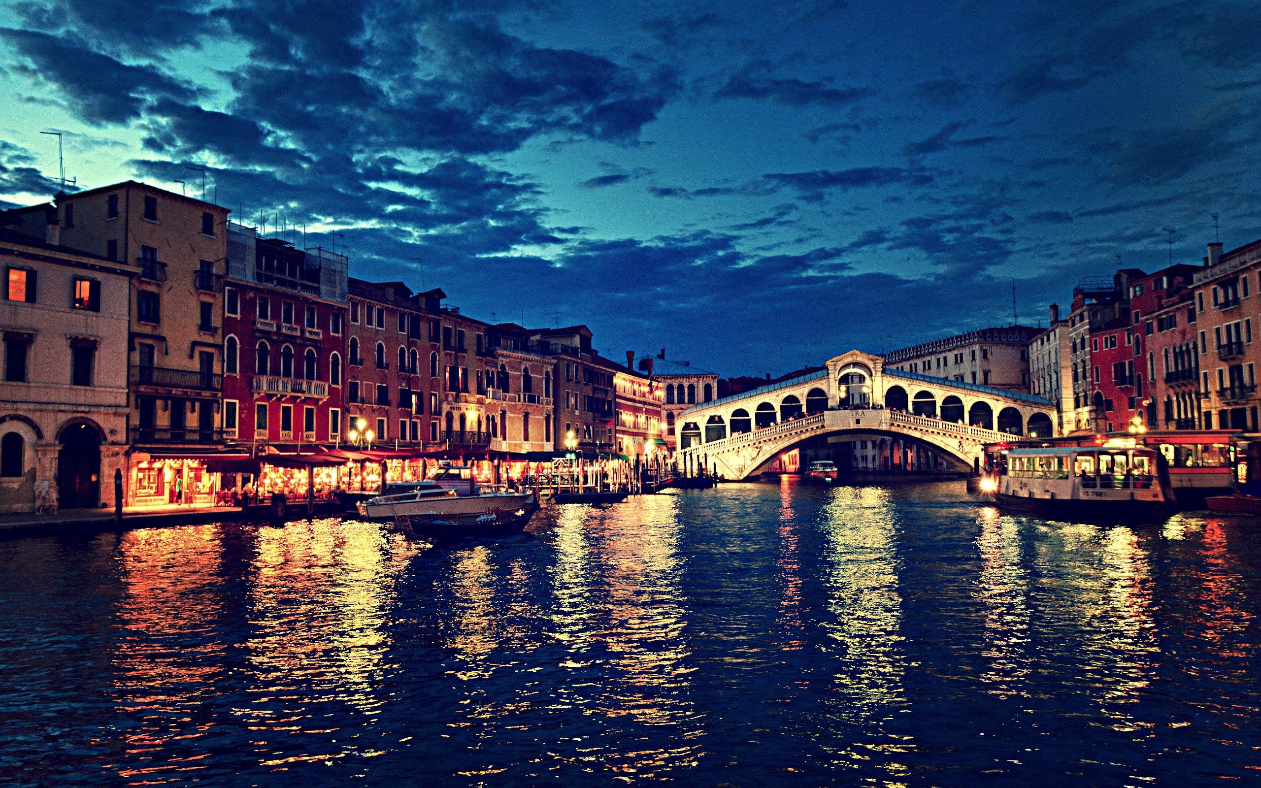 Free download wallpaper Cities, Rivers, Building, Rialto Bridge, Night, Italy on your PC desktop