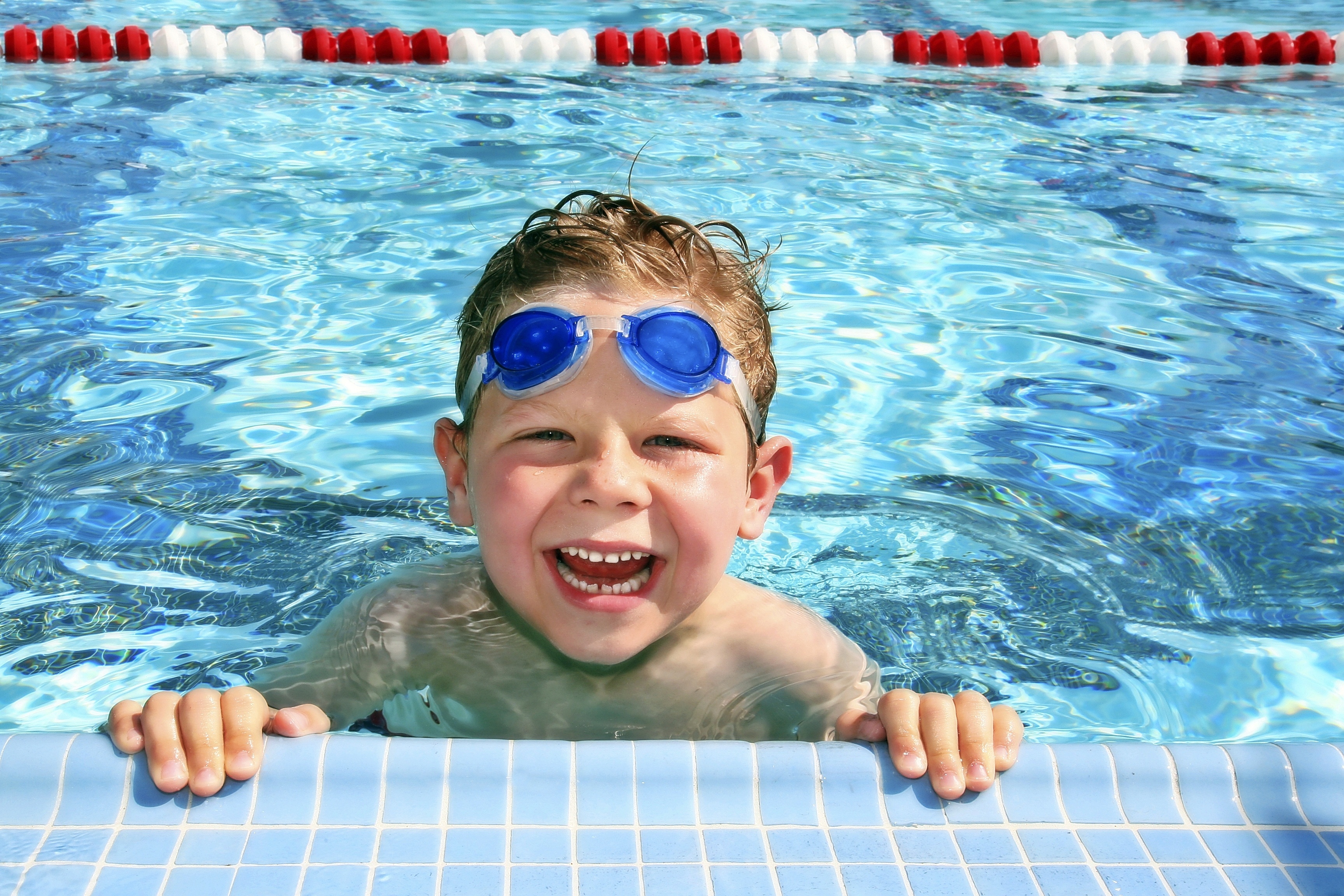 Swimming activities. Дети в бассейне. Плавание дети. Плавание в бассейне дети.