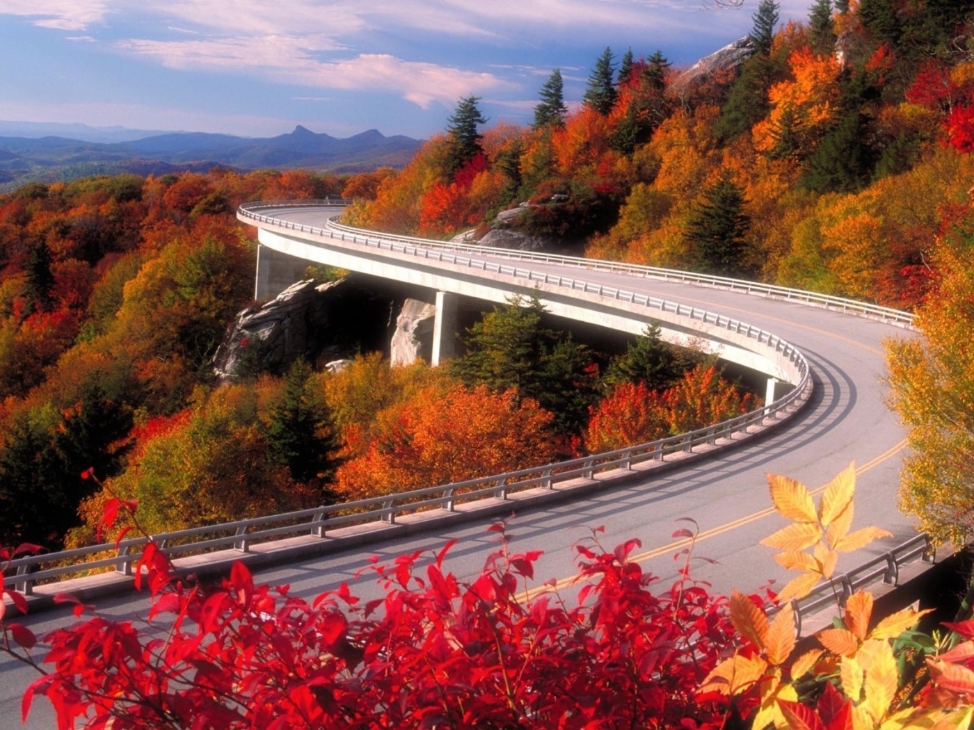 Handy-Wallpaper Roads, Landschaft, Herbst kostenlos herunterladen.