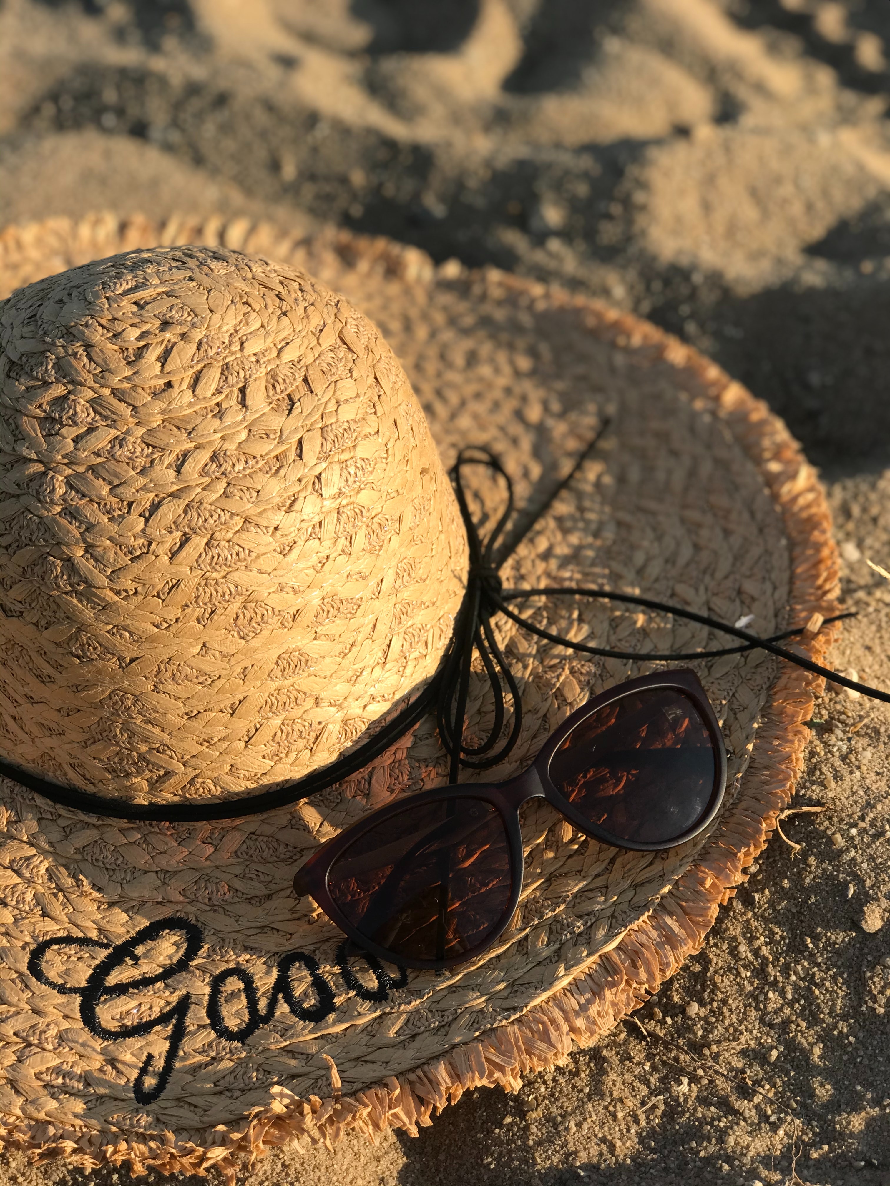 Download mobile wallpaper Hat, Glasses, Spectacles, Miscellaneous, Miscellanea, Inscription, Words, Beach for free.