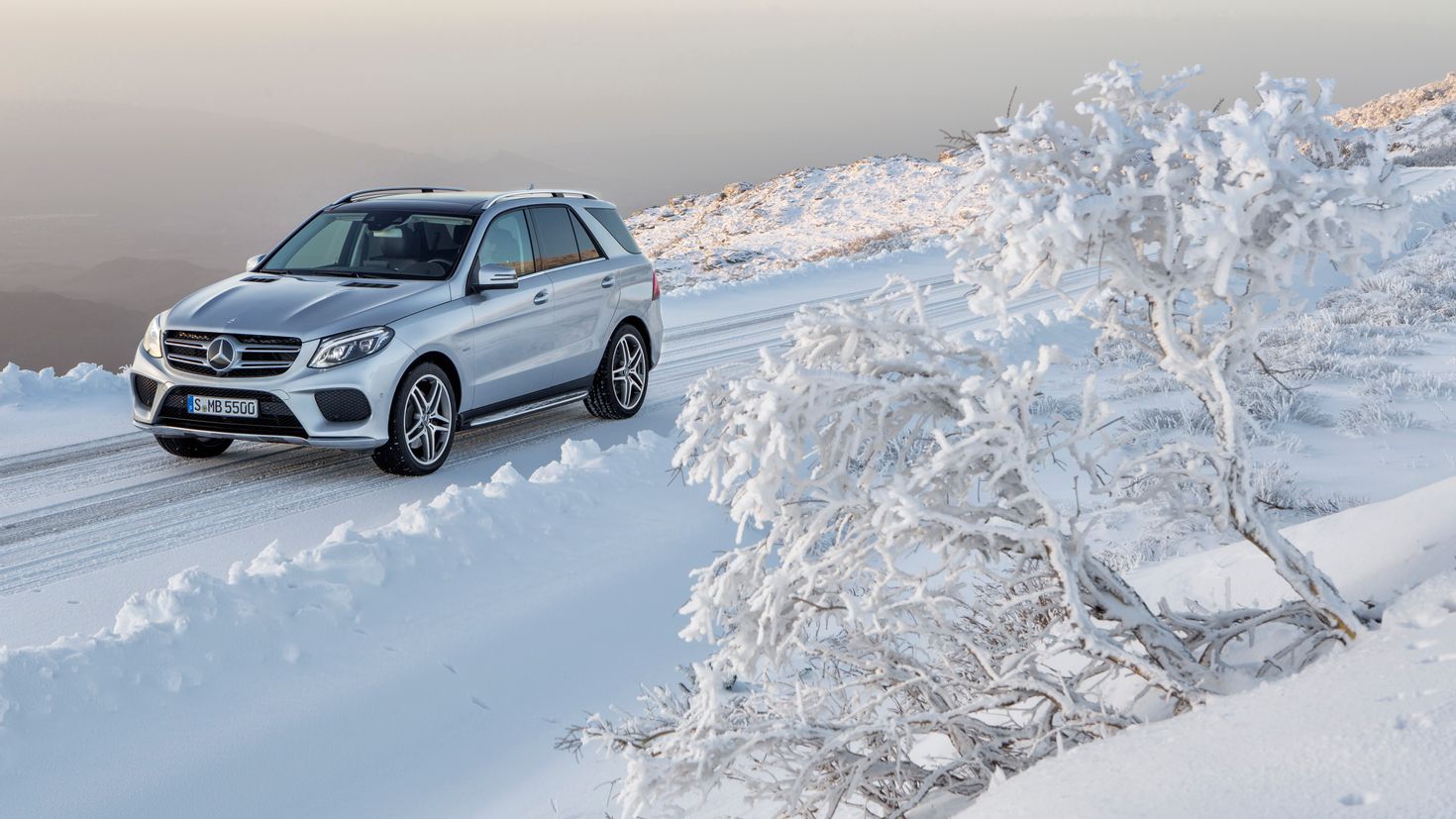 Mercedes Benz Snow