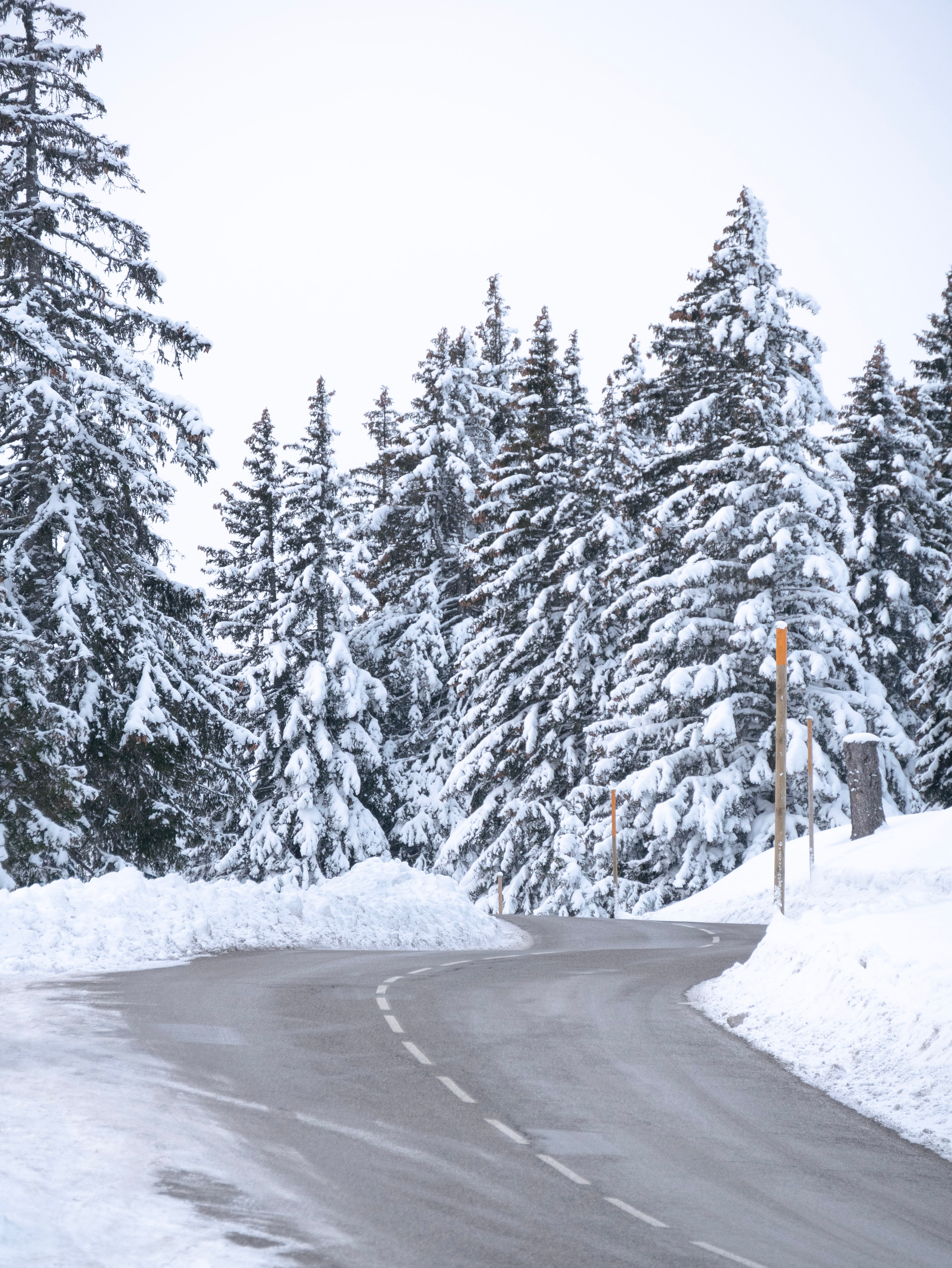 Handy-Wallpaper Natur, Schnee, Straße, Winter, Bäume, Tannenbaum kostenlos herunterladen.