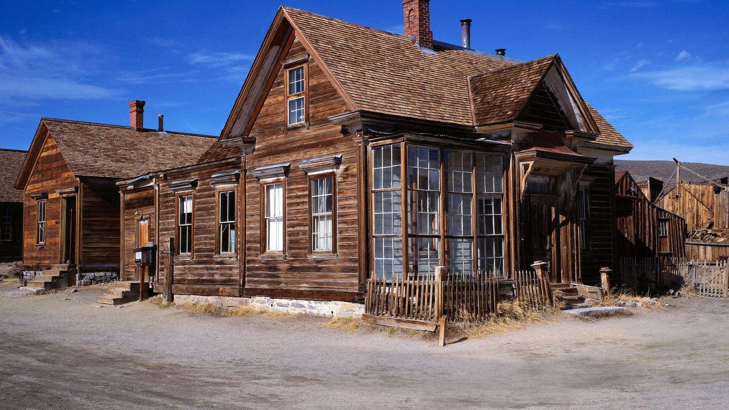 Old man house. Американская глубинка штат Канзас. Деревенский домик в Америке 19 век. Штат Канзас дикий Запад. Кирпичный деревенский дом 19 века.