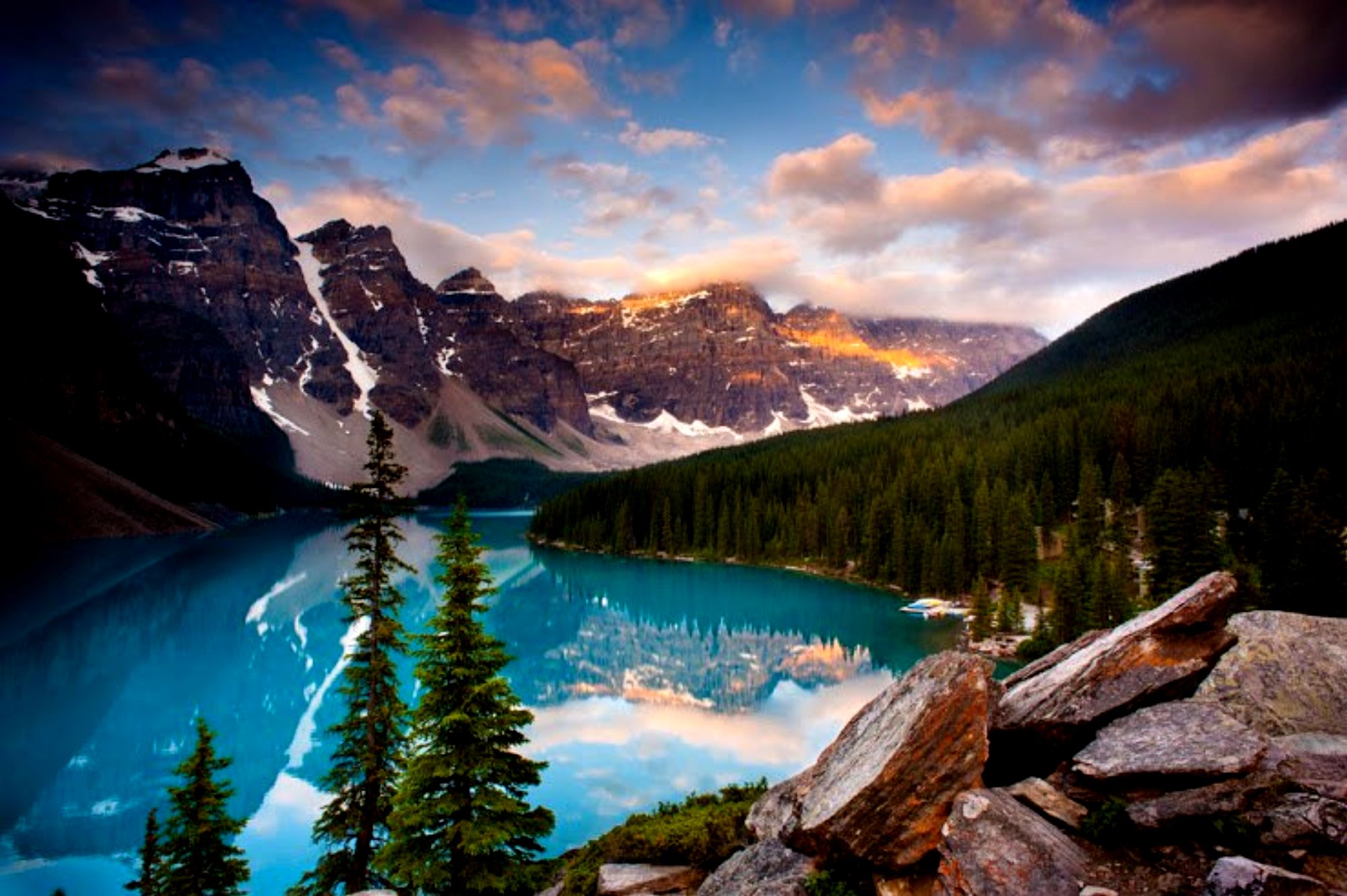 Ледниковые озера северной америки. Озеро Морейн в Канаде. Озере Морейн в национальном парке Банф, Канада. Ледниковое озеро Морейн.