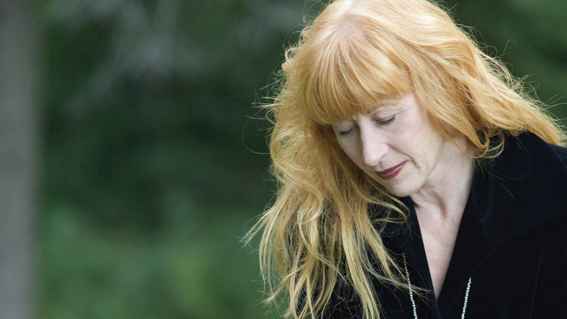 Лорина маккеннитт. Loreena MCKENNITT В молодости. Loreena MCKENNITT Greensleeves. Loreena MCKENNITT Army.