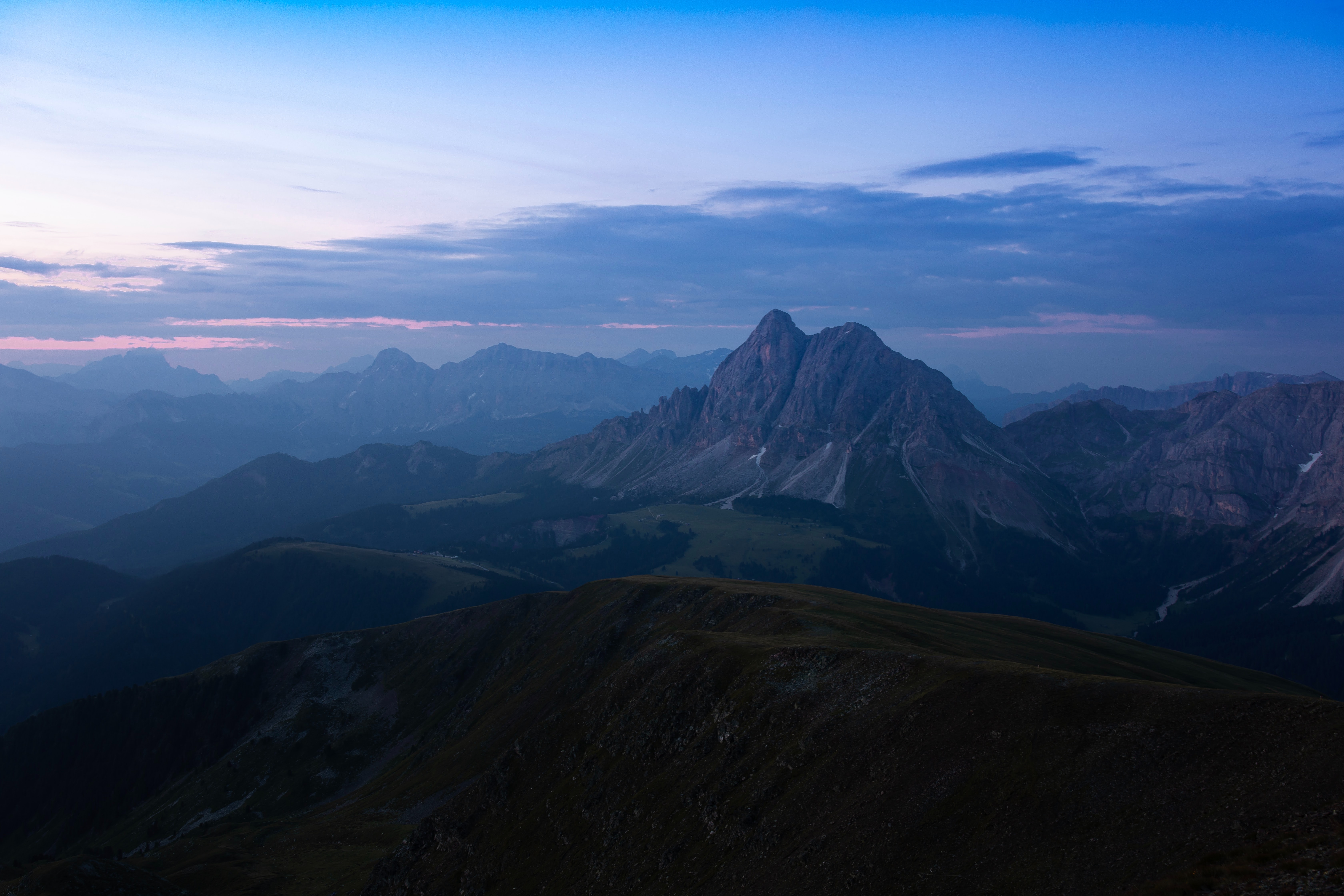 Descarga gratuita de fondo de pantalla para móvil de Naturaleza, Cordillera, Crepúsculo, Niebla, Oscuridad, Montañas, Paisaje.