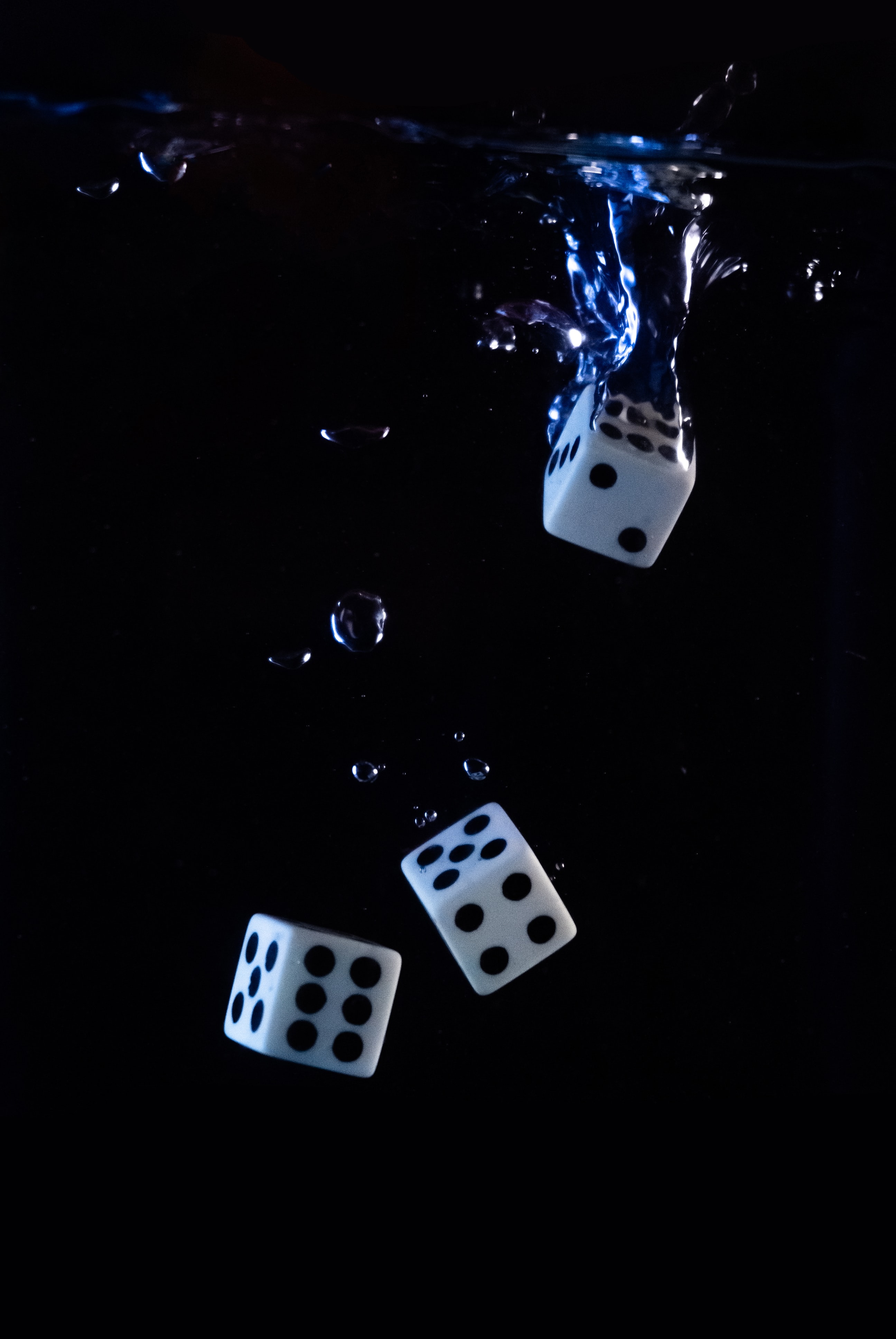 Mobile wallpaper dice, splash, cubes, water, bubbles, miscellanea, miscellaneous