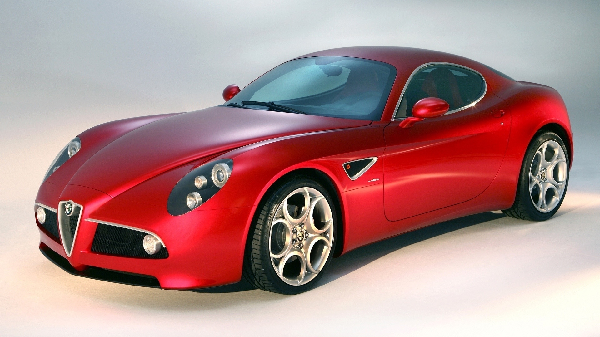 машина alfa romeo 8c competizione