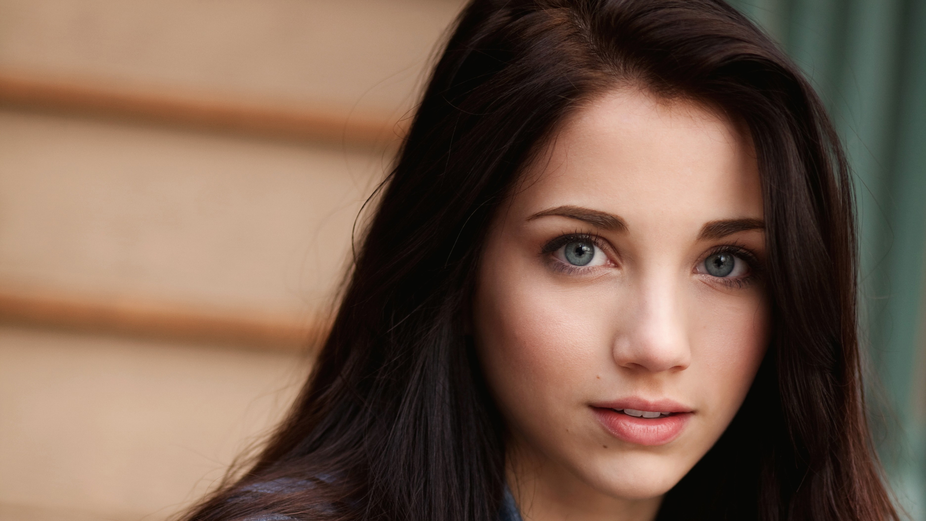 Emily Rudd Tablet HD picture