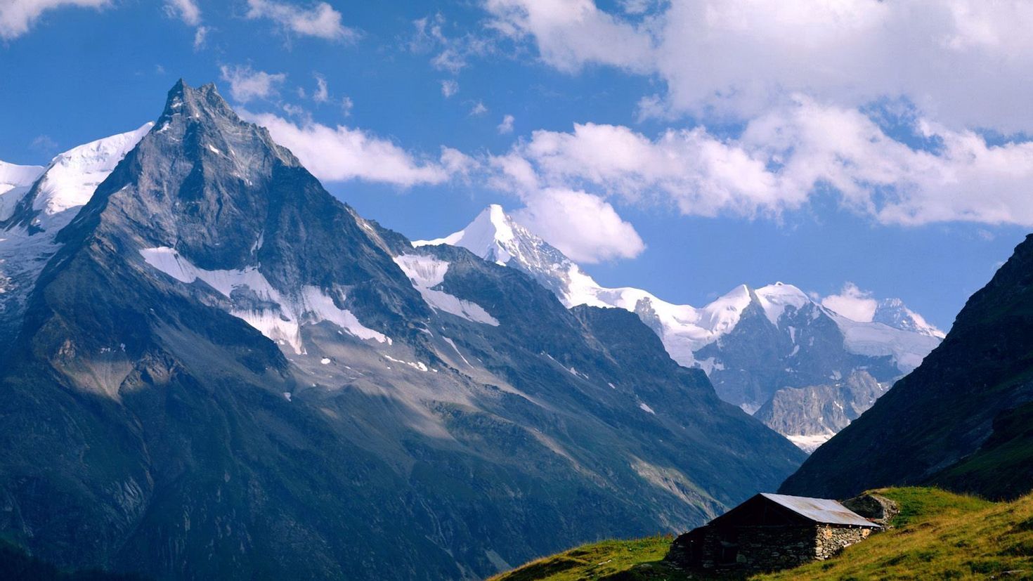 Описание природы гор. Горная вершина Айгер, Швейцария. Алатау горы. Грин Маунтинс хребет. Горы небо.
