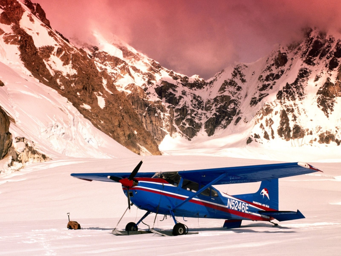 Handy-Wallpaper Transport, Natur, Mountains, Schnee, Landschaft, Flugzeuge kostenlos herunterladen.