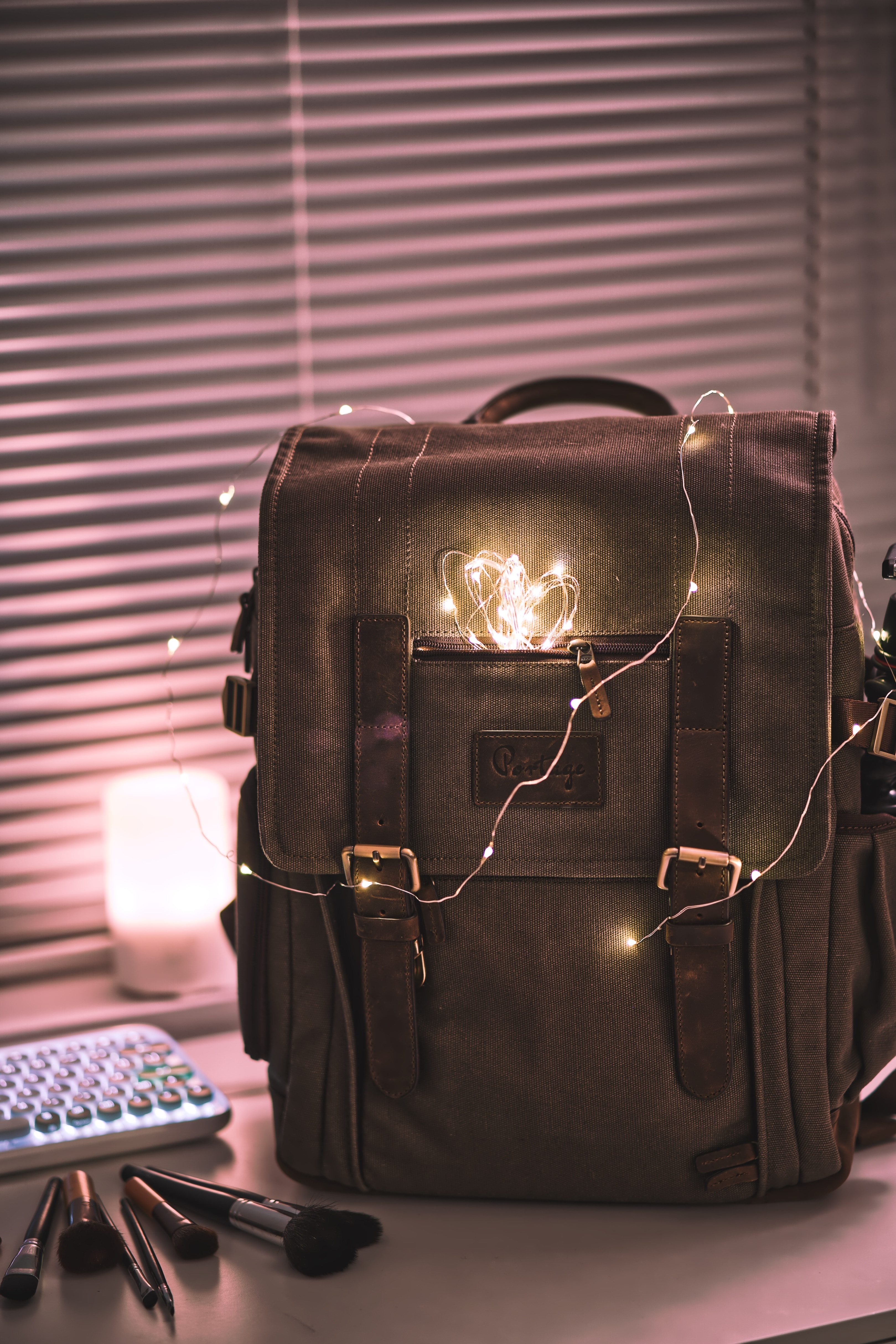 backpack, garland, shine, light, miscellanea, miscellaneous, glow, rucksack Aesthetic wallpaper