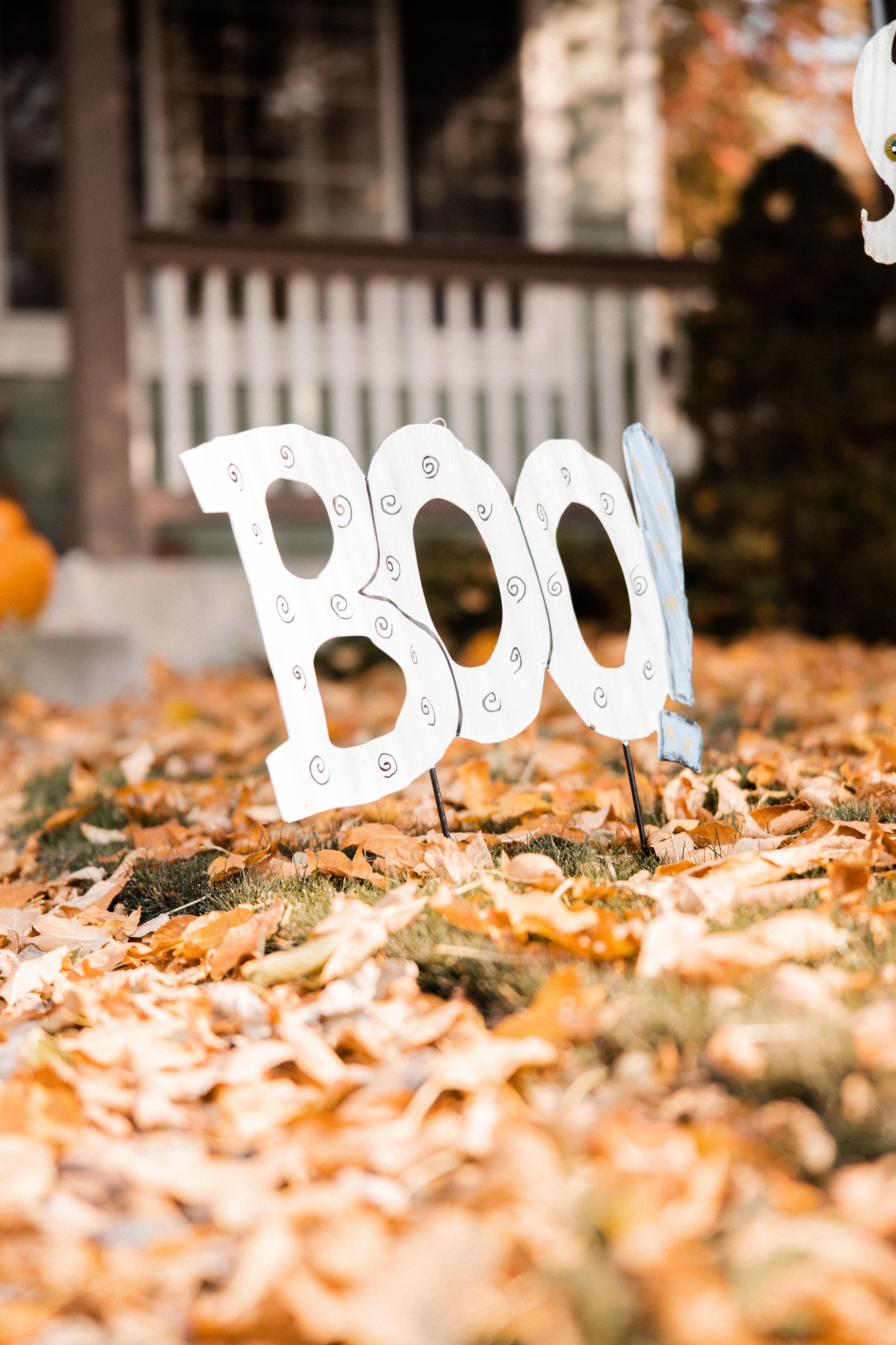 Download mobile wallpaper Word, Decoration, Autumn, Leaves, Halloween, Words for free.