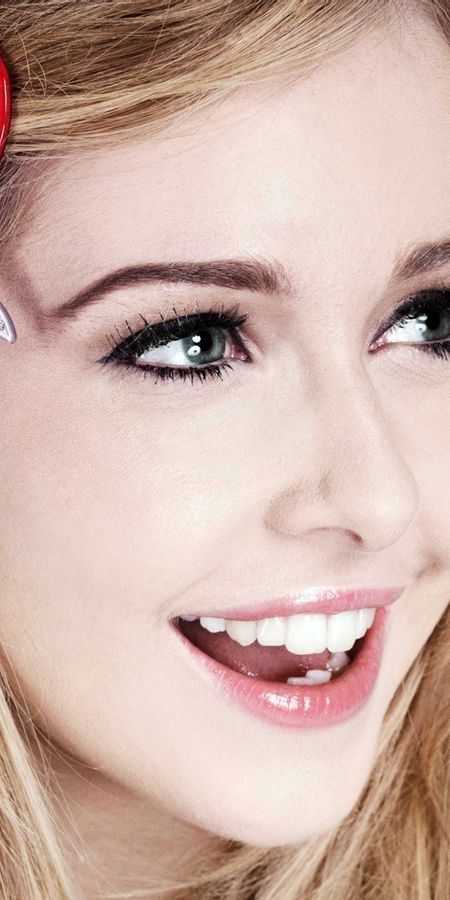 Катя викерс. Diana Vickers. Певица с сердечком на лице. Обои с Дианой Геншин.