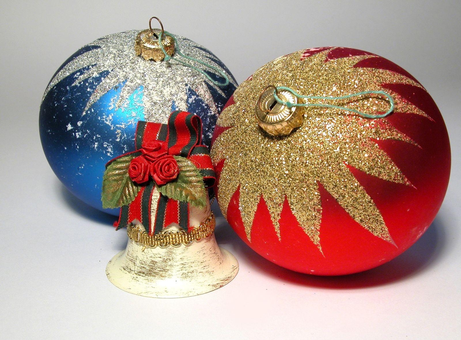 holidays, couple, pair, holiday, christmas decorations, christmas tree toys, balls, bell, attributes