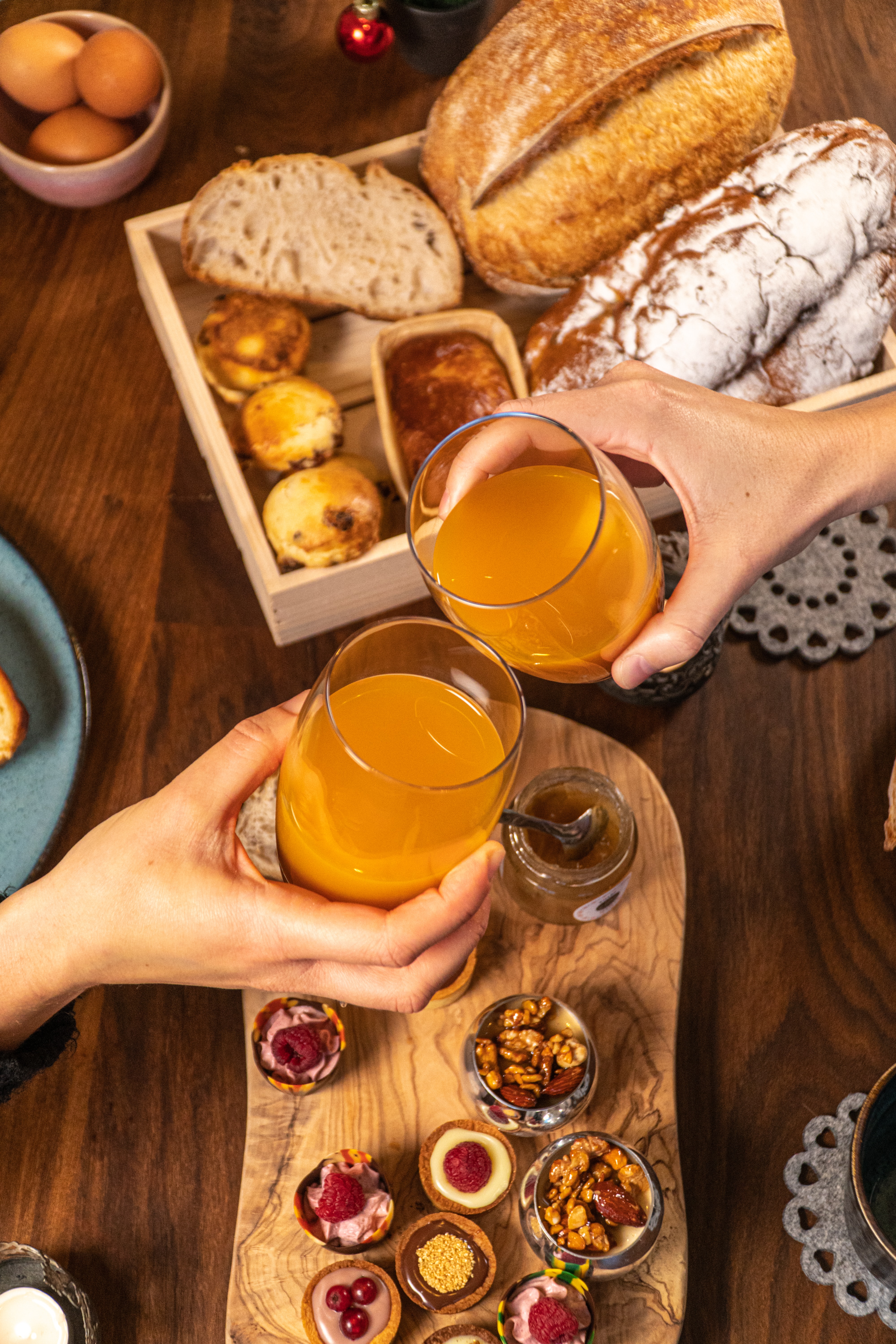 breakfast, food, hands, glasses, juice Smartphone Background