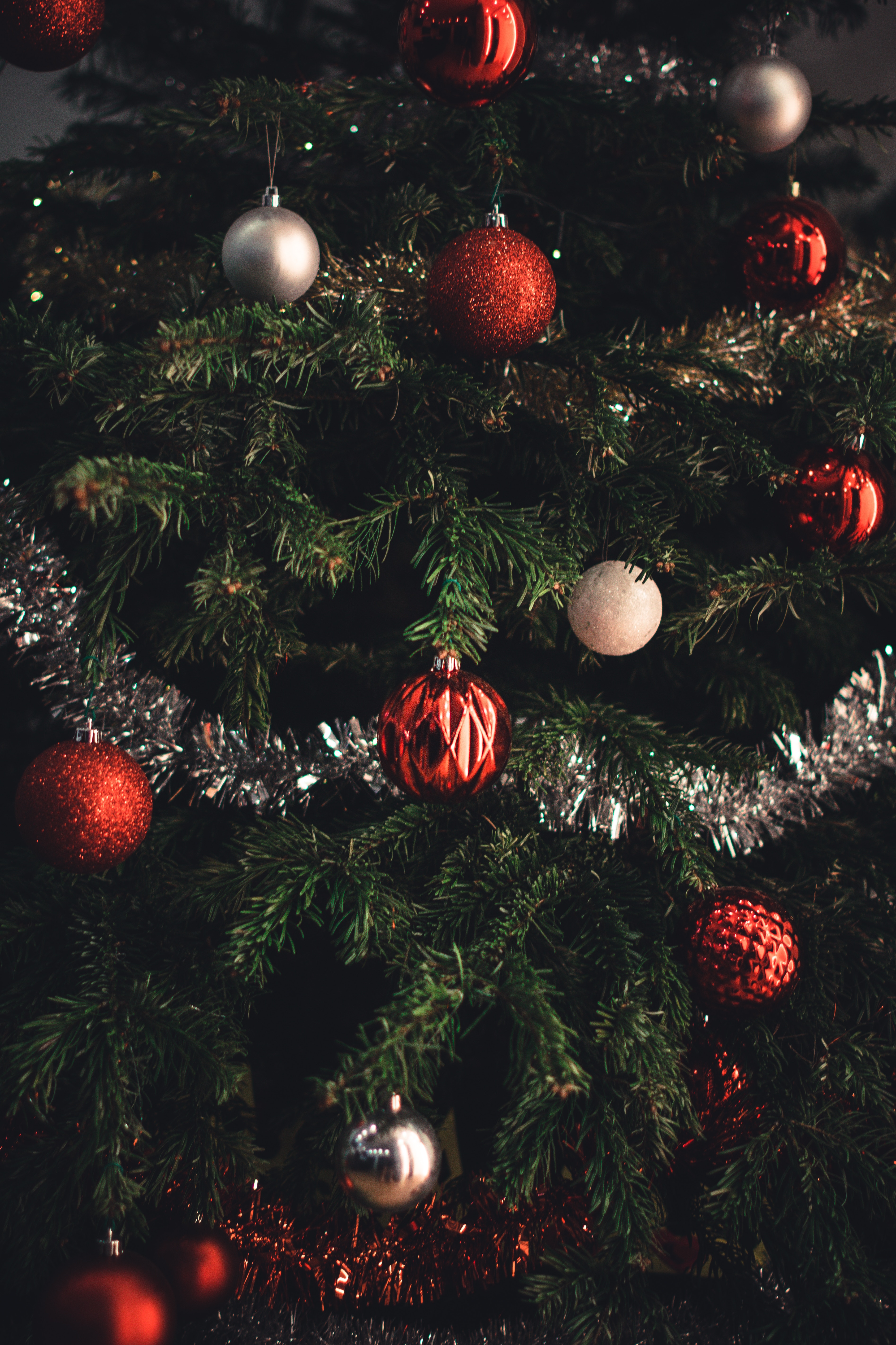 152038 Hintergrundbild herunterladen weihnachten, feiertage, neujahr, dekoration, neues jahr, weihnachtsschmuck, weihnachtsbaum spielzeug, weihnachtsbaum - Bildschirmschoner und Bilder kostenlos