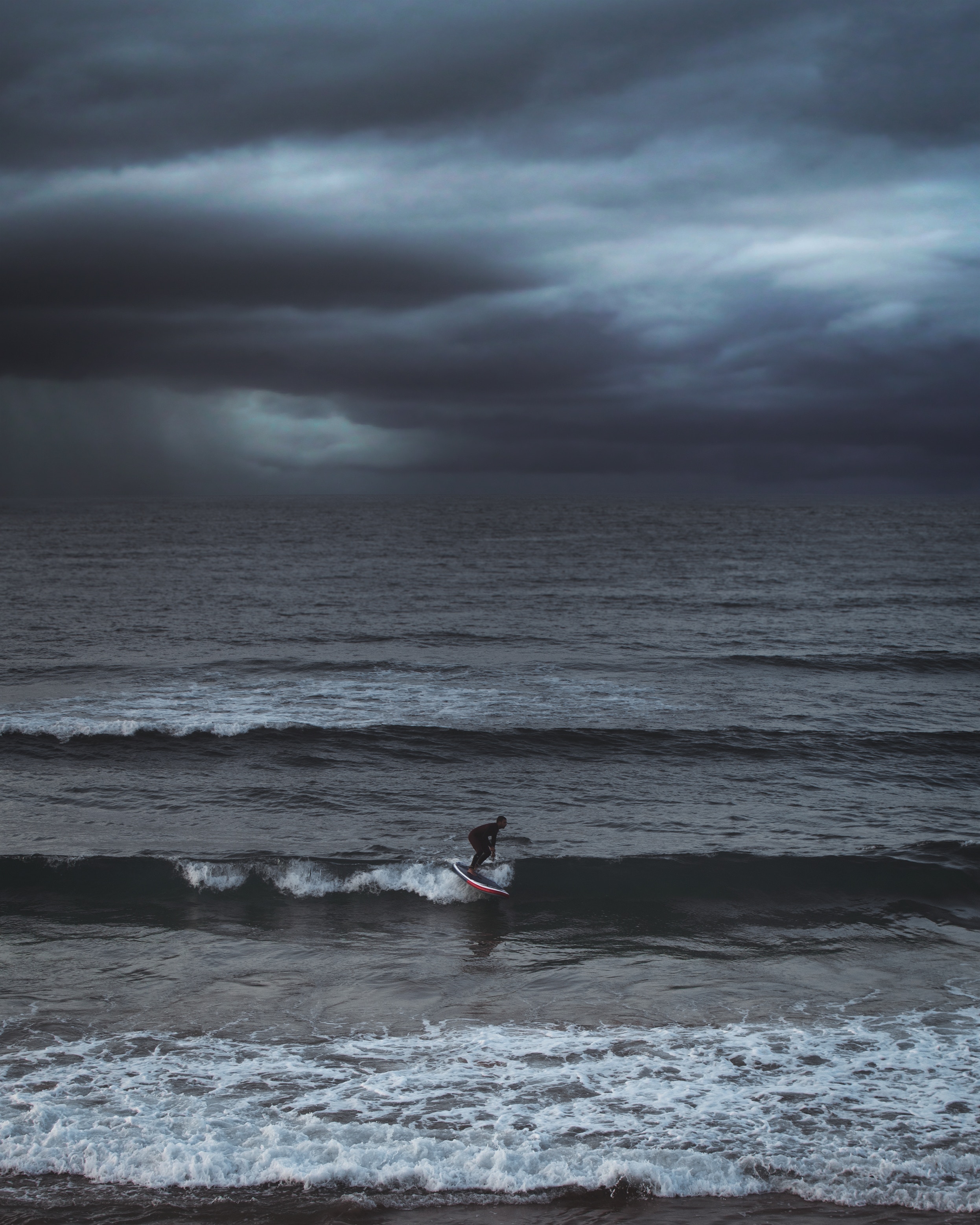Mobile wallpaper sea, serfing, sports, waves, ocean, mainly cloudy, overcast, surfer