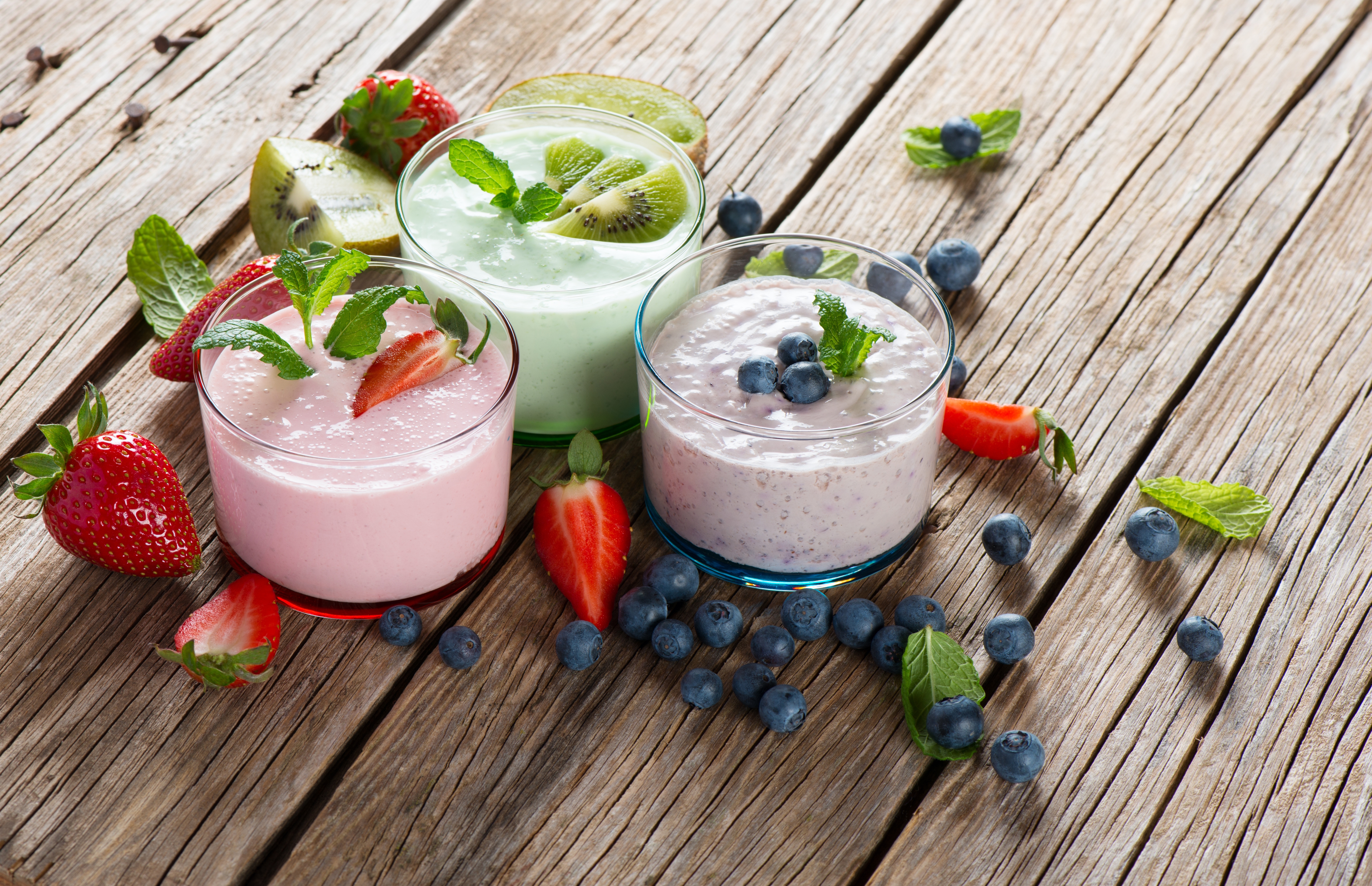 Download mobile wallpaper Food, Strawberry, Blueberry, Kiwi, Berry, Fruit, Smoothie for free.