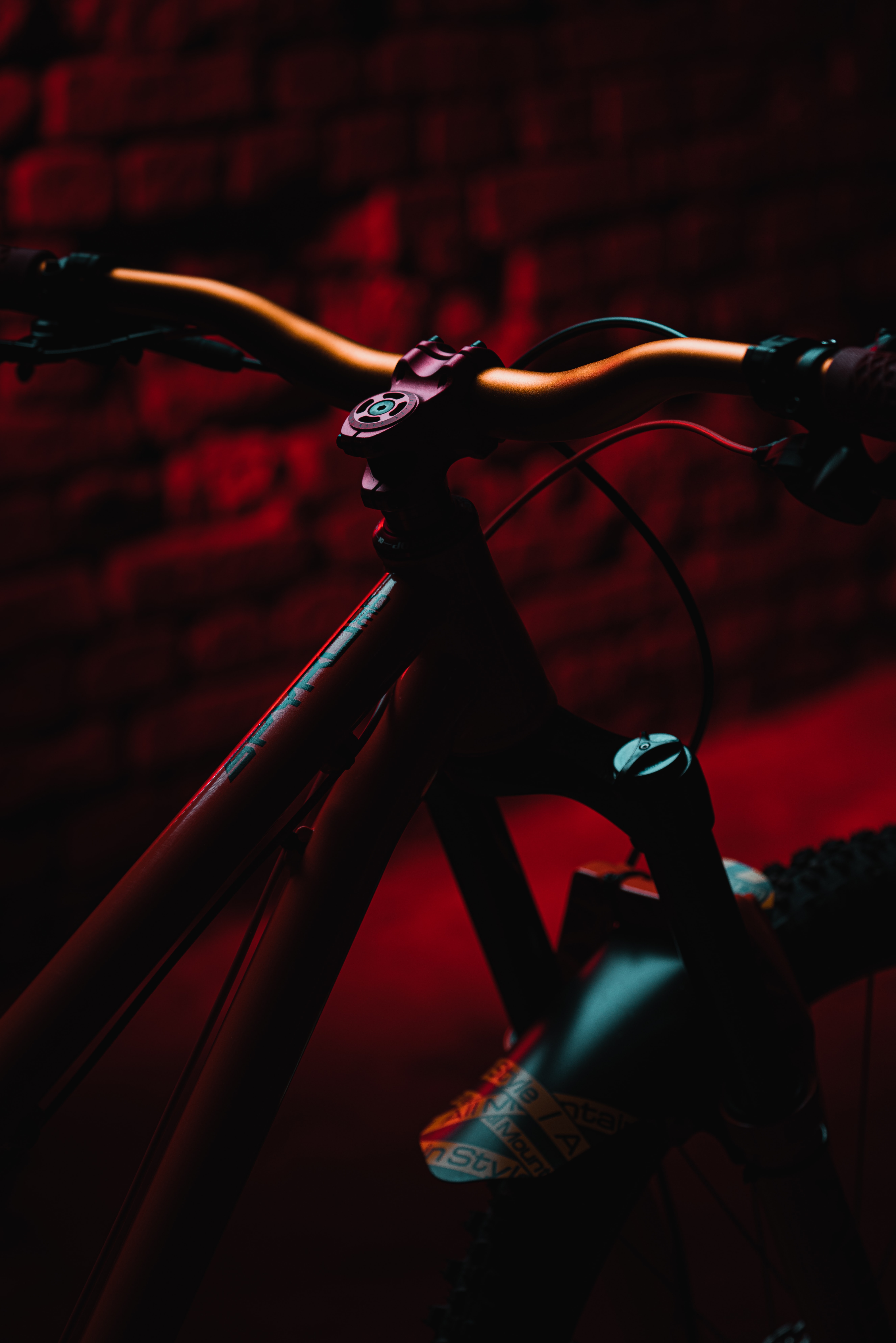 144613 скачать обои велосипед, mtb, темные, красный, темный - заставки и картинки бесплатно