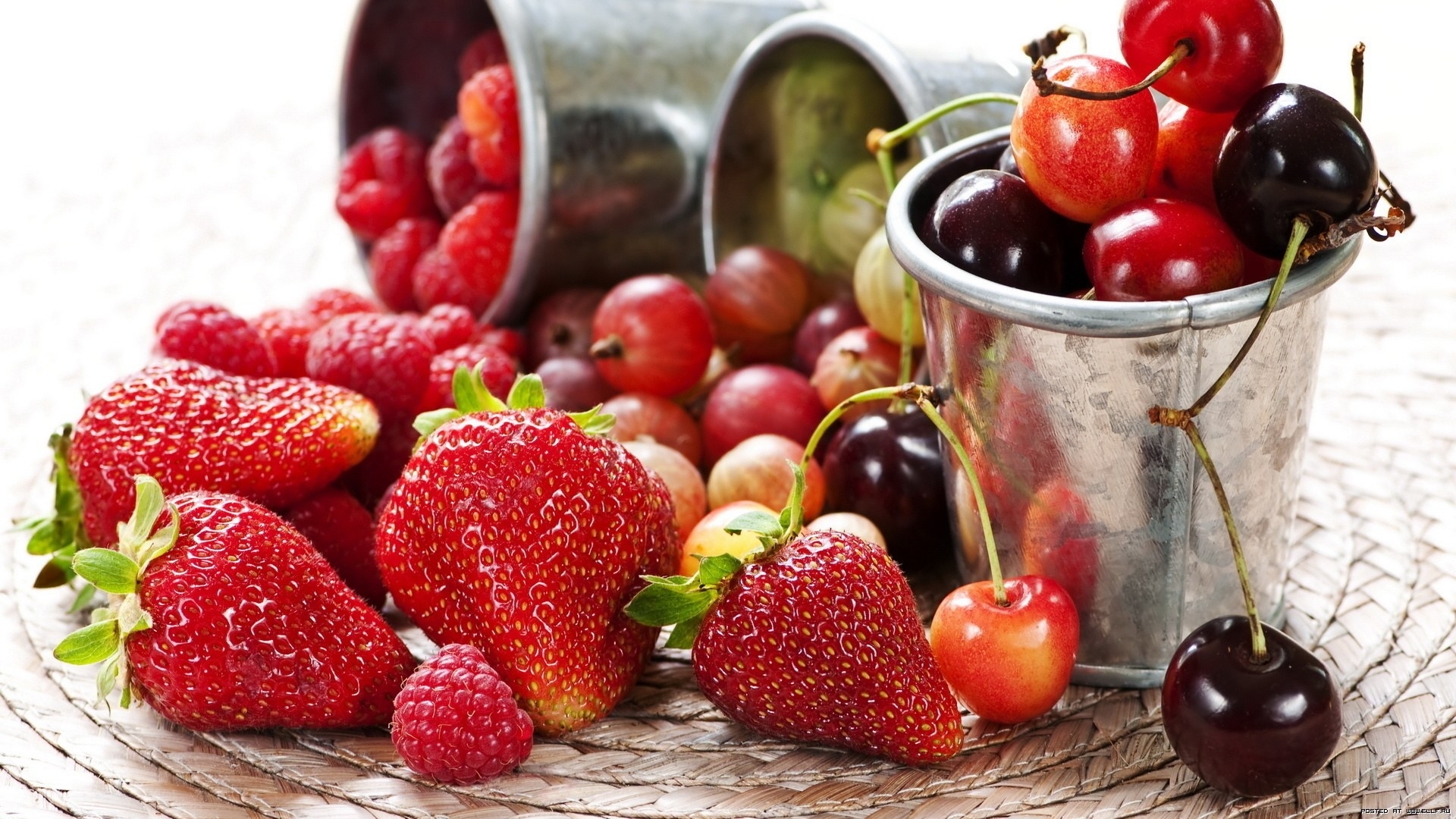 Handy-Wallpaper Obst, Kirsche, Lebensmittel, Erdbeere kostenlos herunterladen.