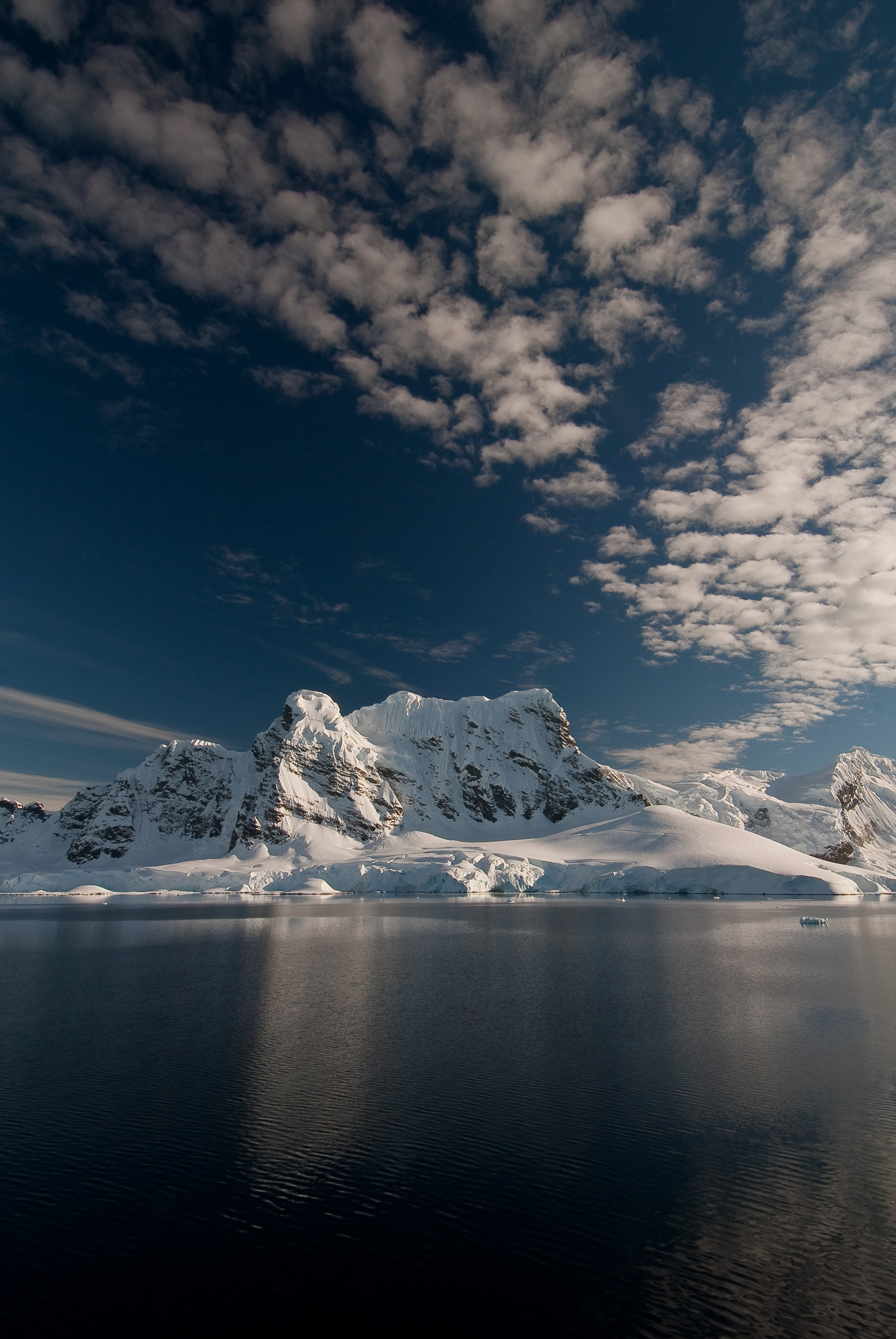 Descarga gratuita de fondo de pantalla para móvil de Antártida, Nubes, Nieve, Montaña, Mar, Naturaleza, Amanecer.
