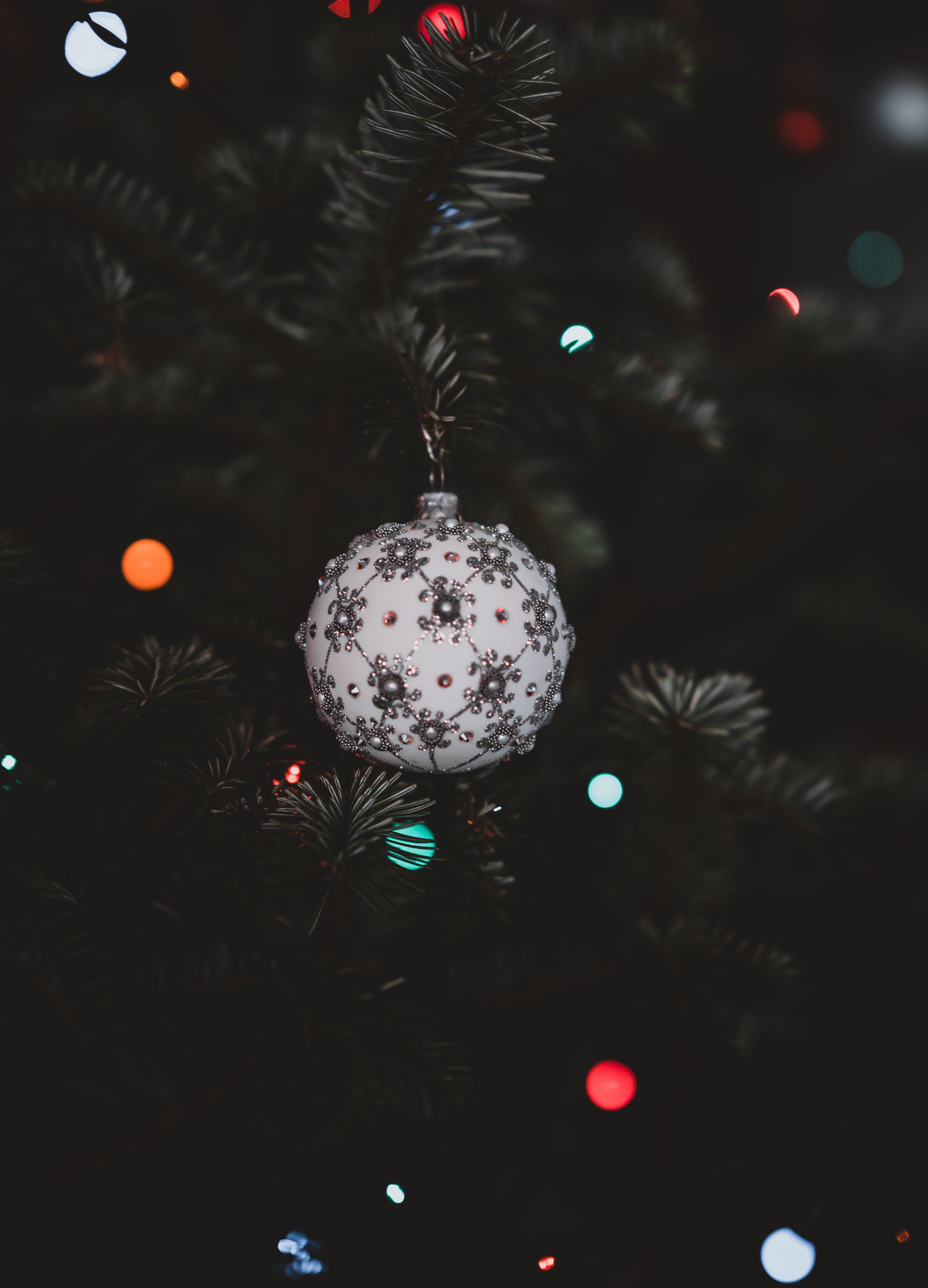 157078 Hintergrundbild herunterladen weihnachten, feiertage, neujahr, dekoration, neues jahr, ball, weihnachtsbaum spielzeug, weihnachtsbaum - Bildschirmschoner und Bilder kostenlos