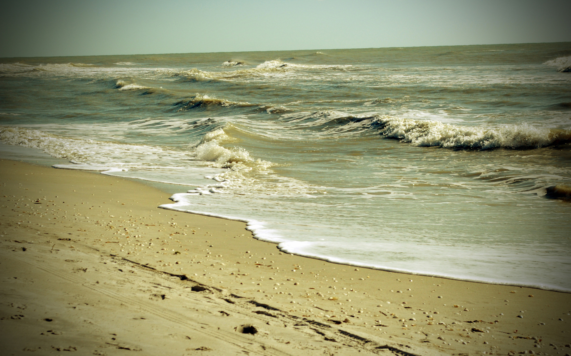 Скачать картинку Волны, Пейзаж, Пляж, Море в телефон бесплатно.